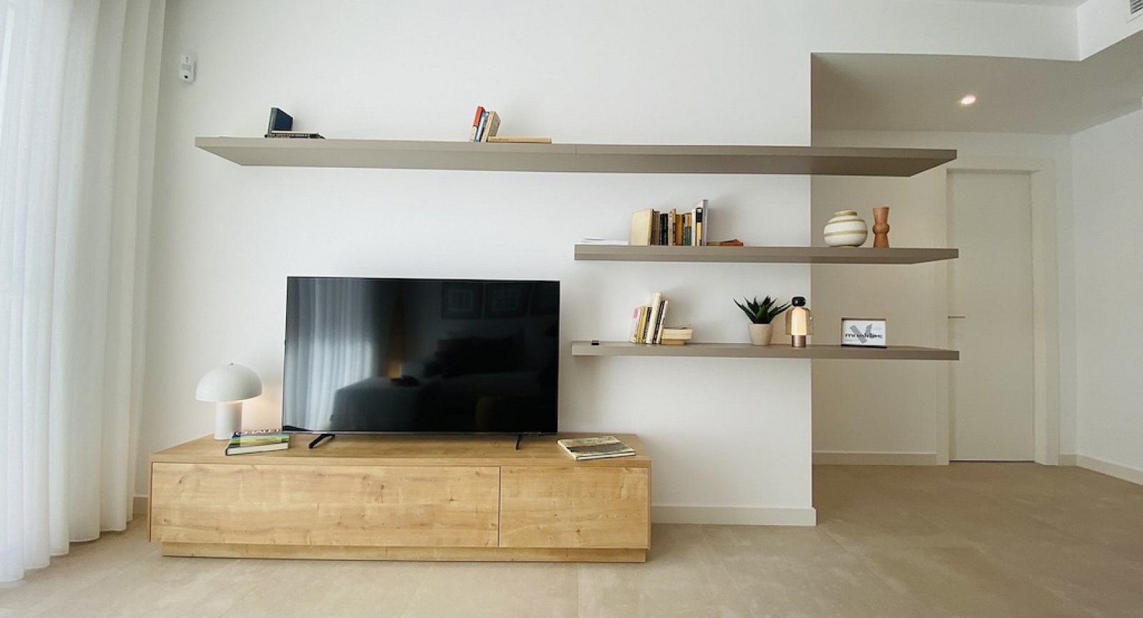 <p>Apartment with garden provided with 3 Bedrooms and 2 Bathrooms, communal swimming pool and parking space on own plot. </p><p>Small-scale complex...