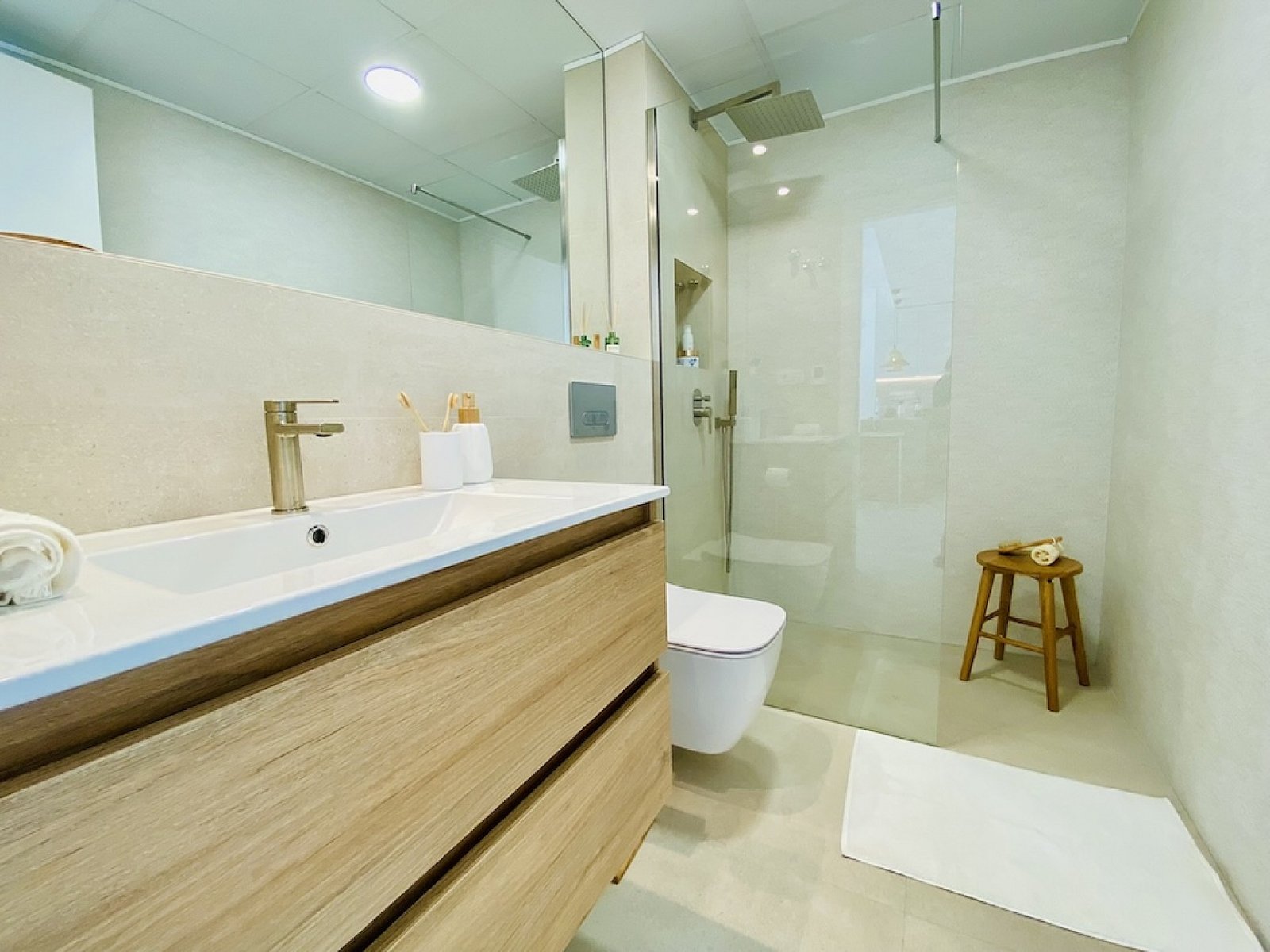 <p>Apartment with garden provided with 3 Bedrooms and 2 Bathrooms, communal swimming pool and parking space on own plot. </p><p>Small-scale complex...