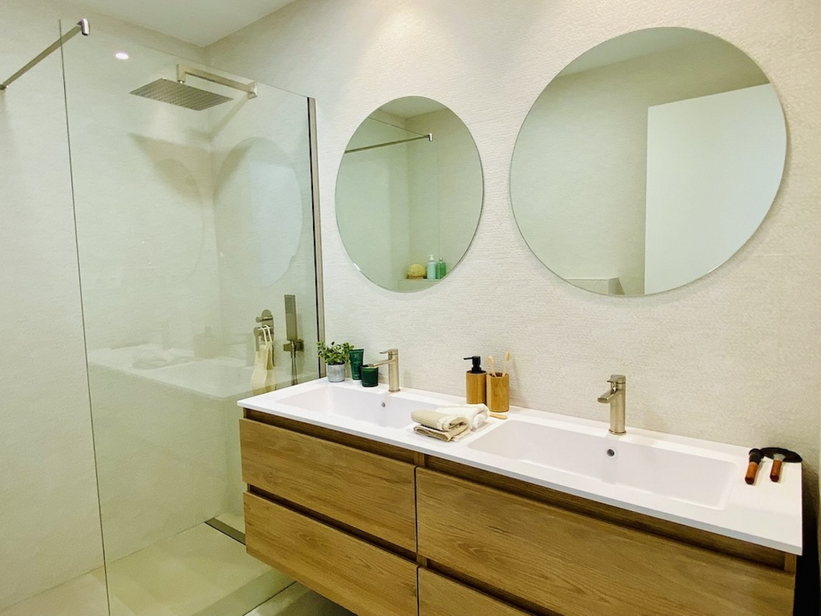 <p>Apartment with garden provided with 3 Bedrooms and 2 Bathrooms, communal swimming pool and parking space on own plot. </p><p>Small-scale complex...
