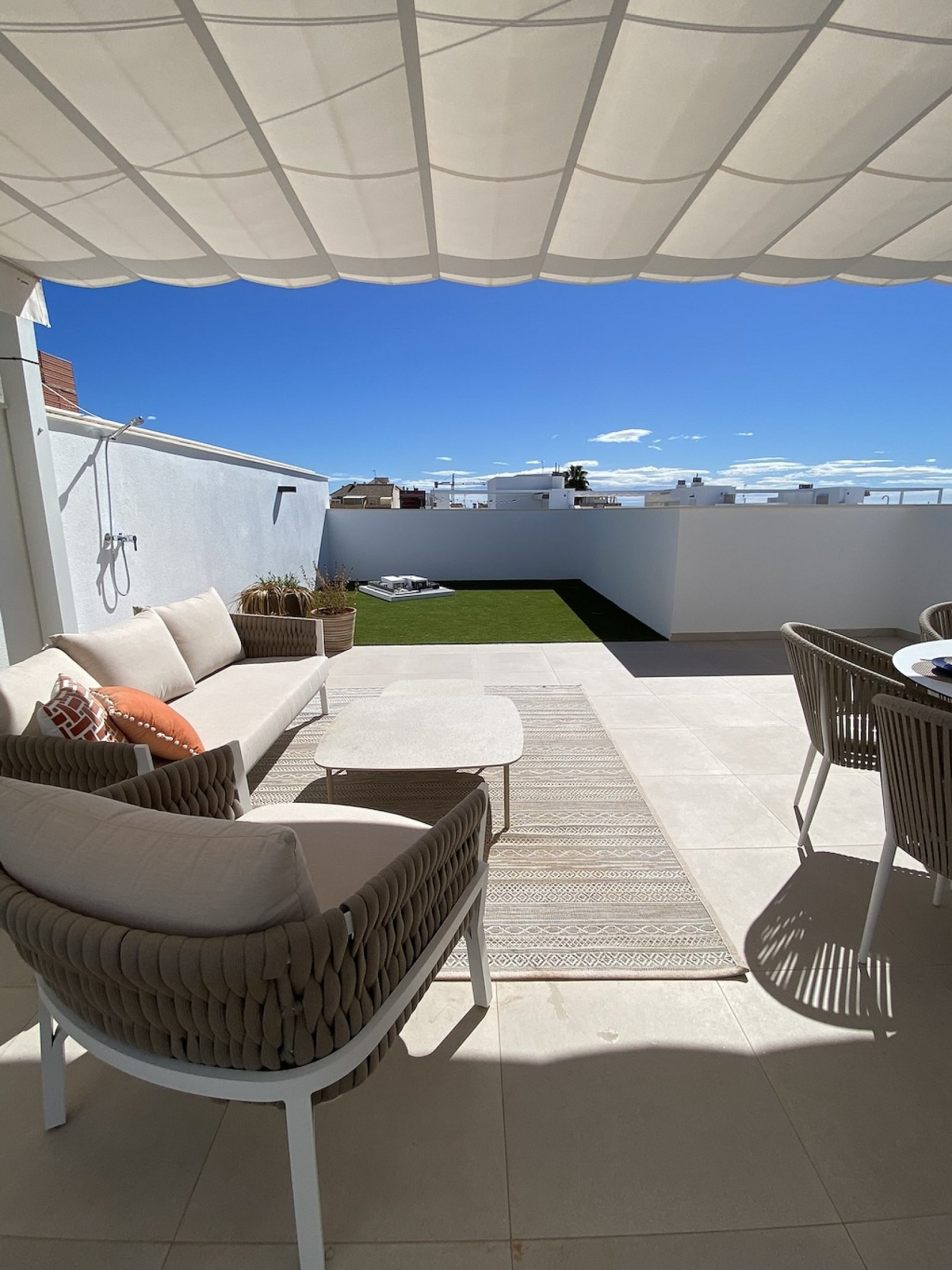 <p>Apartments - solarium provided with 3 Bedrooms and 2 Bathrooms, communal swimming pool and parking spot. </p><p>Small-scale complex of 16 apartm...