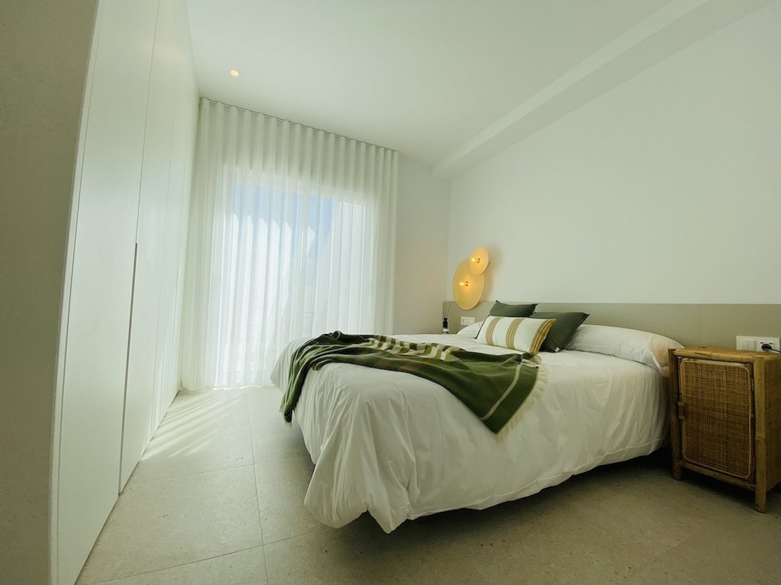 <p>Apartments - solarium provided with 3 Bedrooms and 2 Bathrooms, communal swimming pool and parking spot. </p><p>Small-scale complex of 16 apartm...