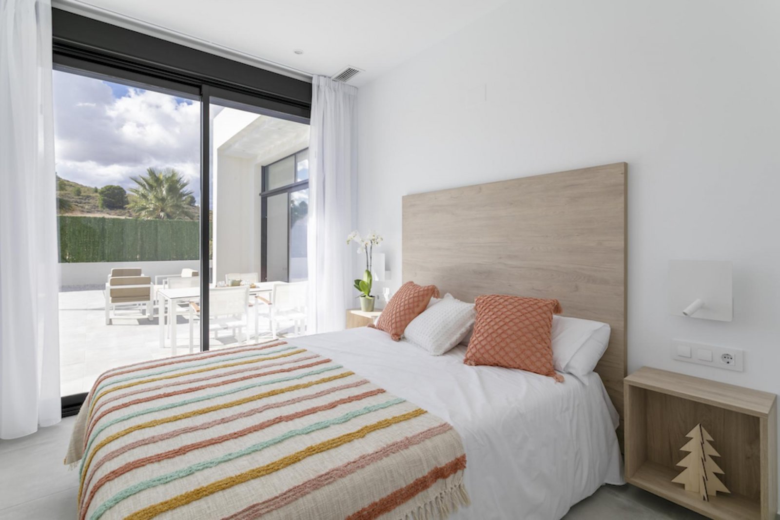 <p>Villa provided with 2 Bedrooms and 2 Bathrooms, private swimming pool and parking space on own plot. </p><p>Welcome to these beautiful new build...