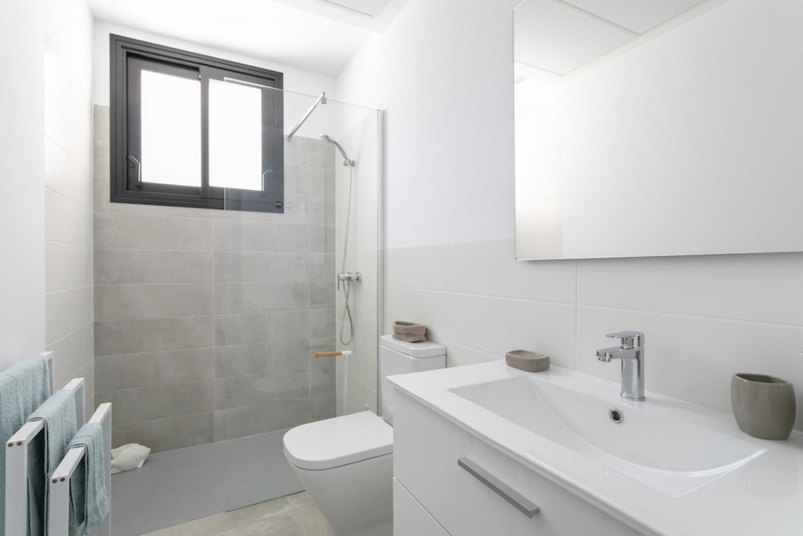 <p>Villa provided with 2 Bedrooms and 2 Bathrooms, private swimming pool and parking space on own plot. </p><p>Welcome to these beautiful new build...
