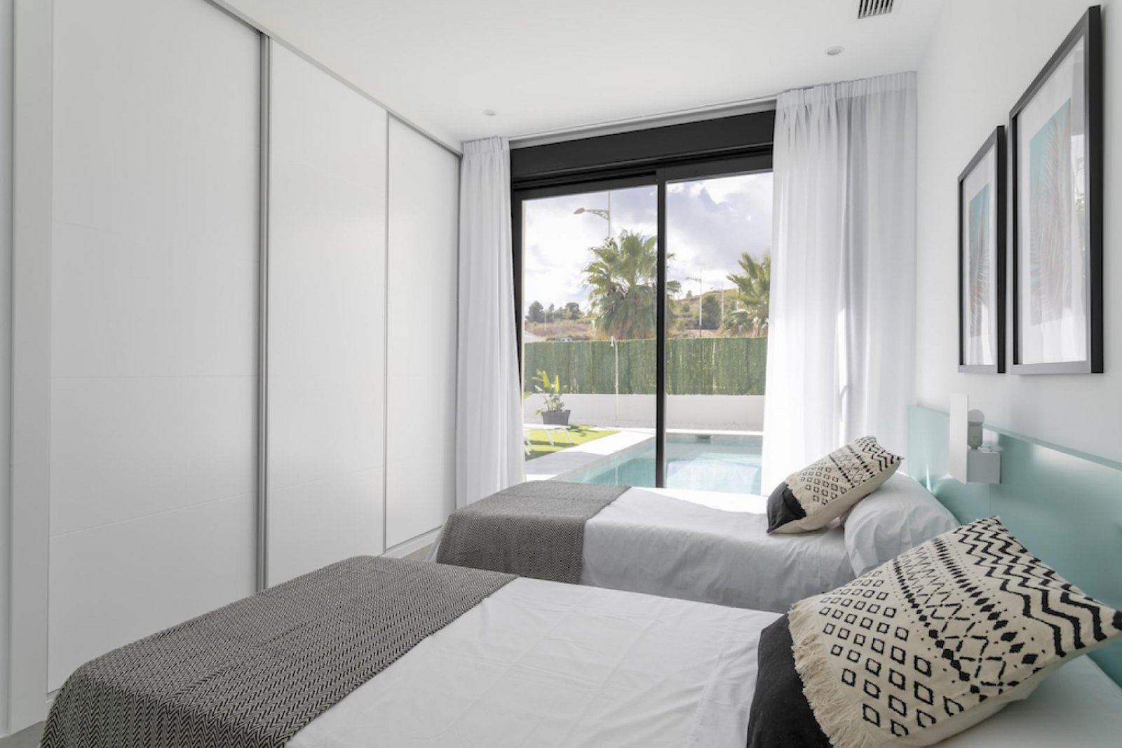 <p>Villa provided with 2 Bedrooms and 2 Bathrooms, private swimming pool and parking space on own plot. </p><p>Welcome to these beautiful new build...