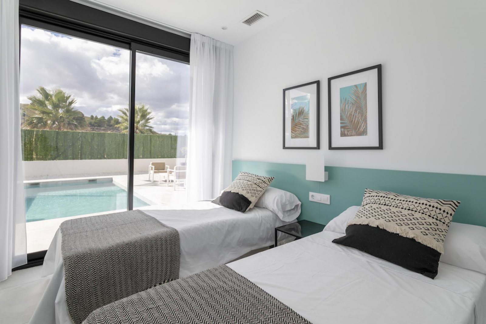 <p>Villa provided with 2 Bedrooms and 2 Bathrooms, private swimming pool and parking space on own plot. </p><p>Welcome to these beautiful new build...