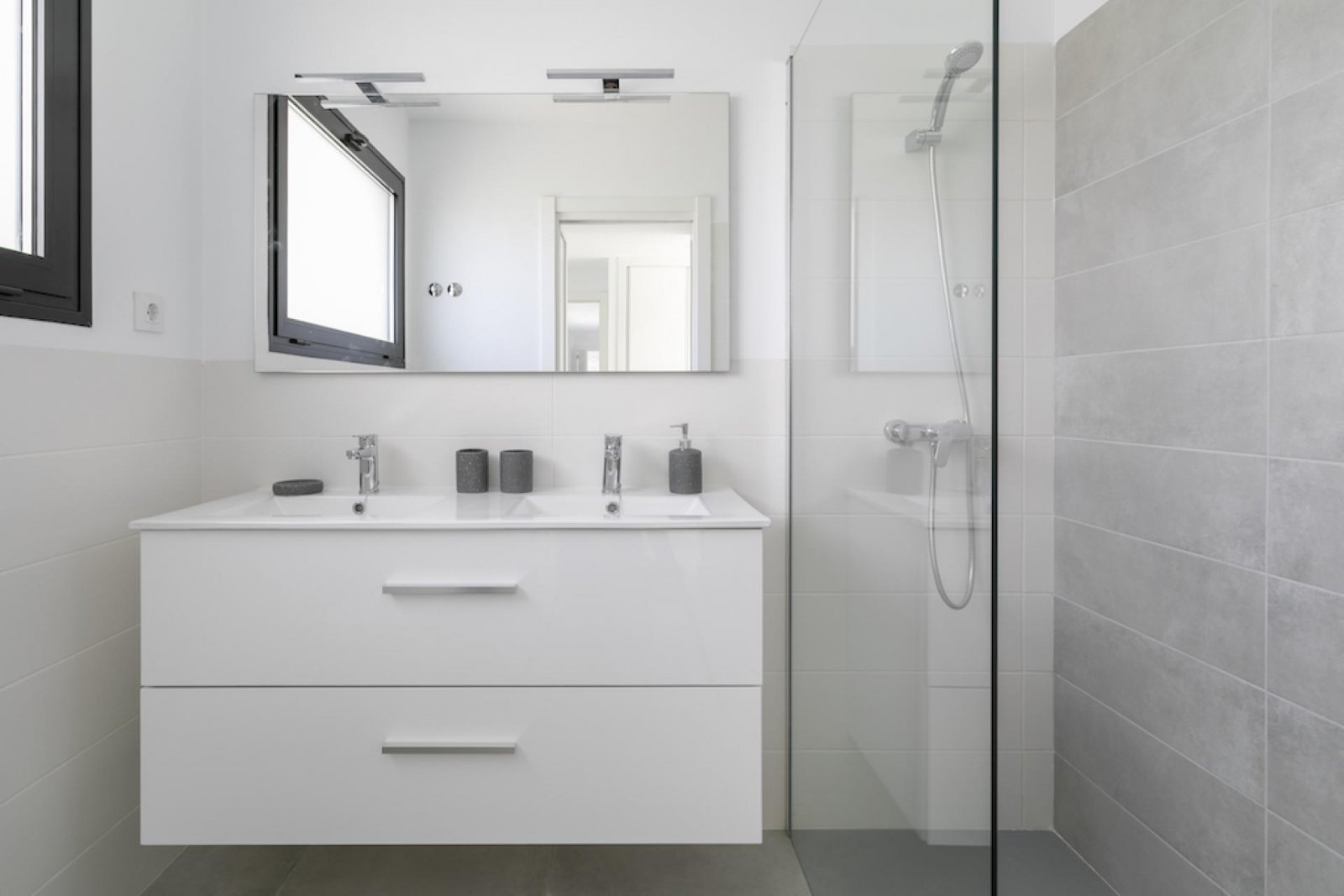 <p>Villa provided with 2 Bedrooms and 2 Bathrooms, private swimming pool and parking space on own plot. </p><p>Welcome to these beautiful new build...