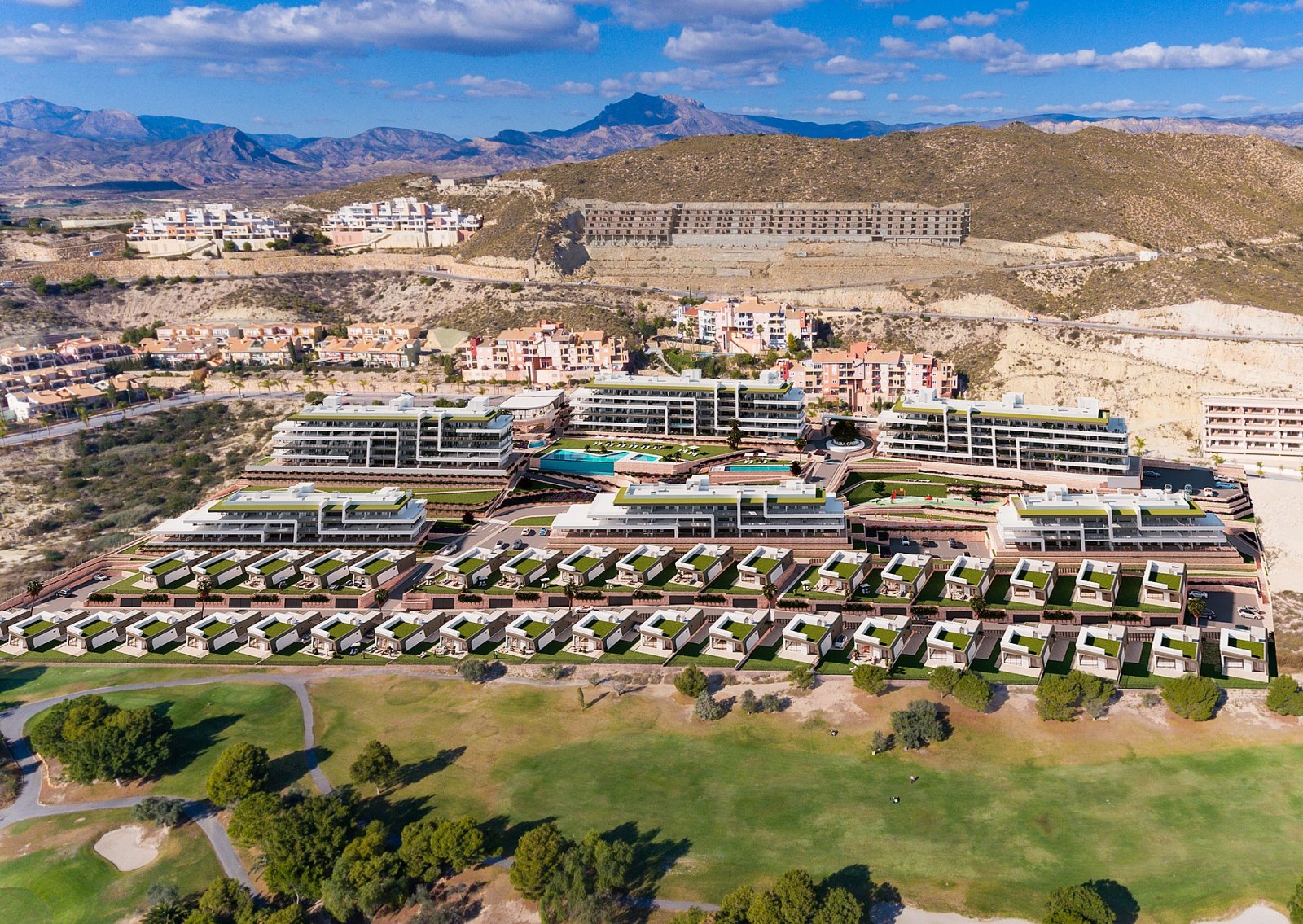 <p>Apartment with terrace provided with 3 Bedrooms and 2 Bathrooms, communal swimming pool and underground parking space with storage room. </p>