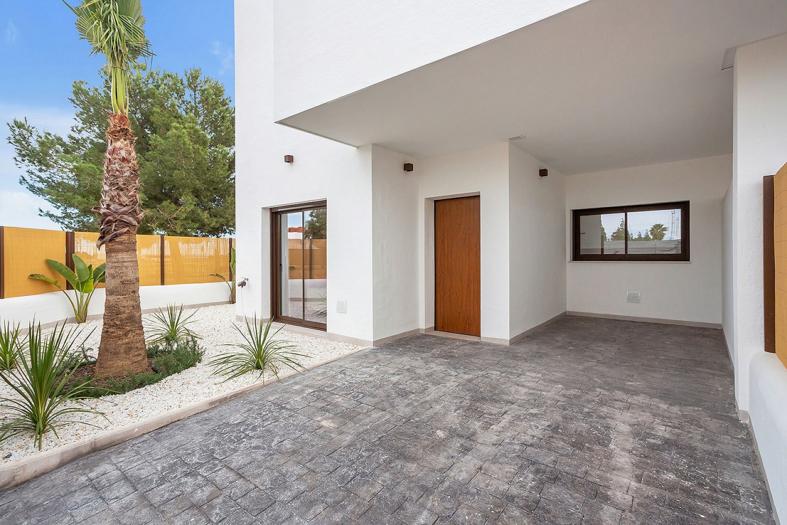 <p>Apartment with garden provided with 3 Bedrooms and 2 Bathrooms, communal swimming pool and parking space on own plot. </p><p>Discover these excl...