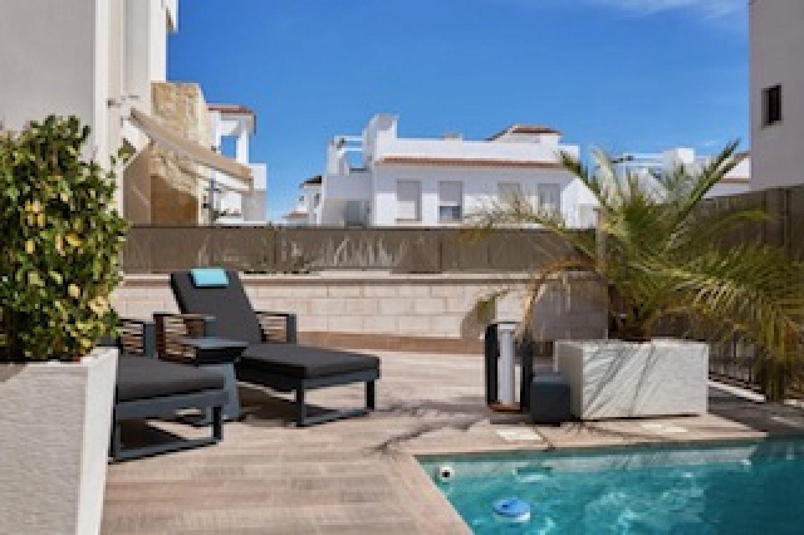 <p>Villa provided with 3 Bedrooms and 3 Bathrooms, private swimming pool and parking space on own plot. </p><p>This Beautiful property has distribu...