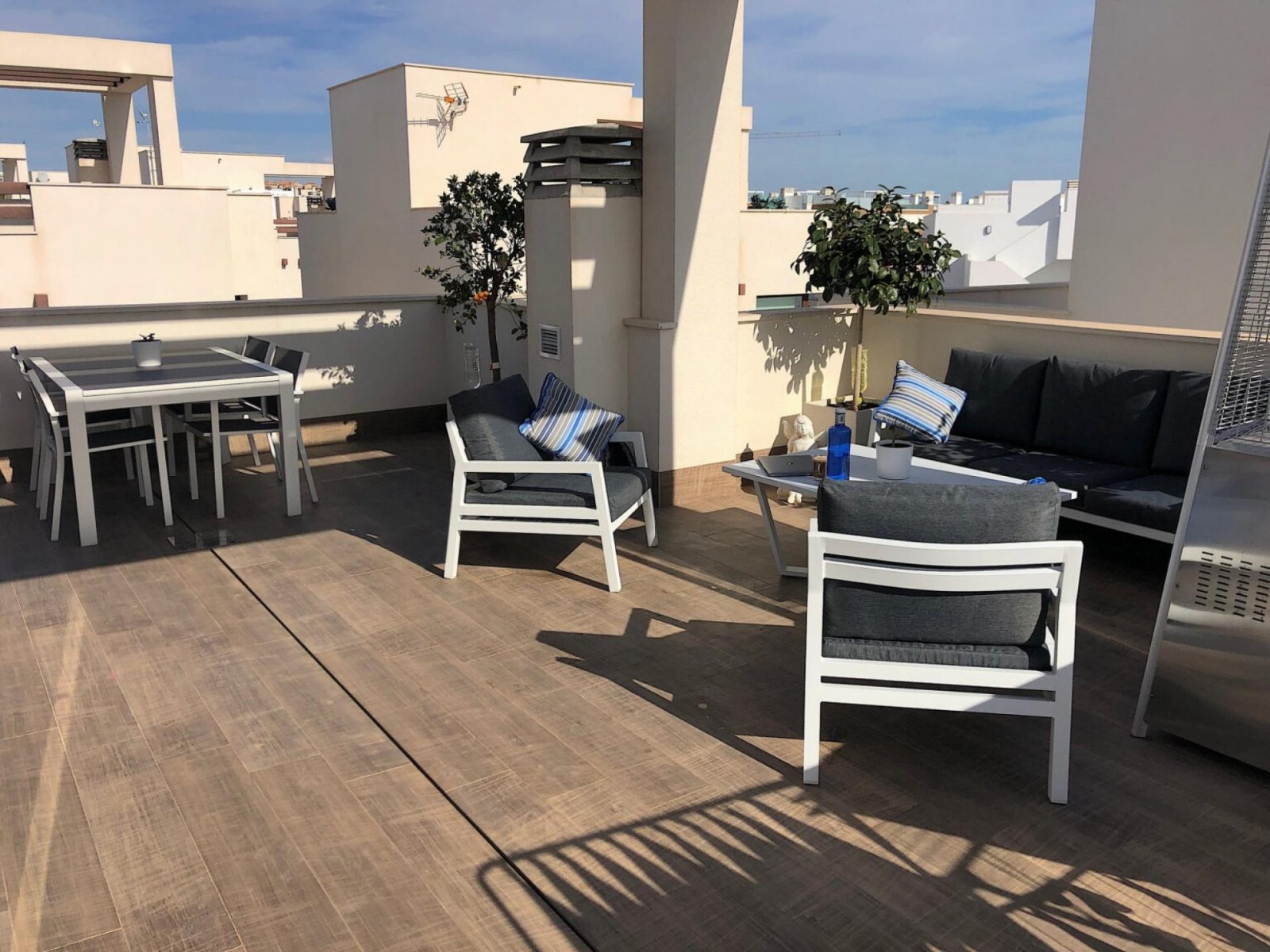 <p>Villa provided with 3 Bedrooms and 3 Bathrooms, private swimming pool and parking space on own plot. </p><p>This Beautiful property has distribu...