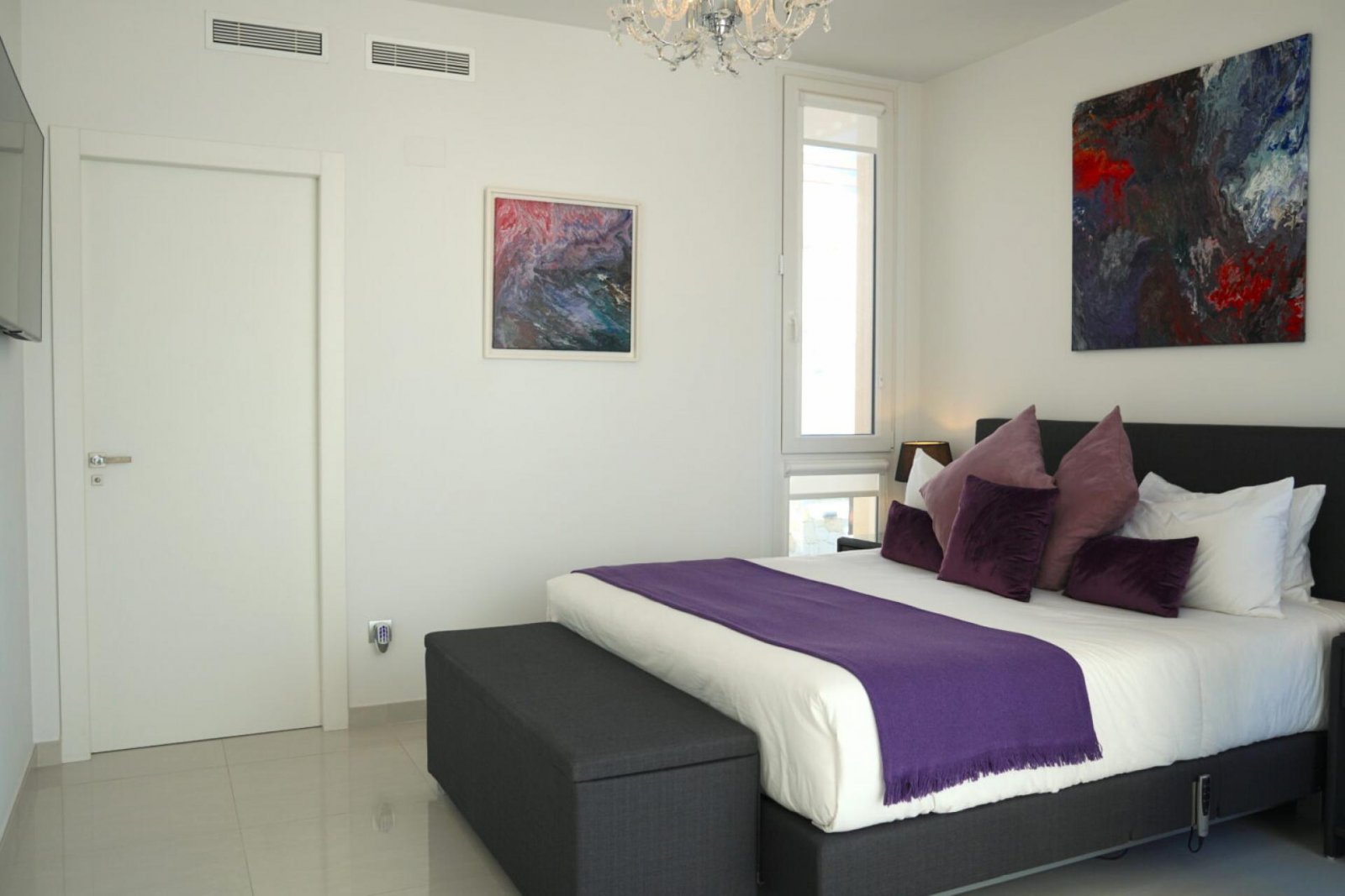 <p>Villa provided with 3 Bedrooms and 3 Bathrooms, private swimming pool and parking space on own plot. </p><p>This Beautiful property has distribu...