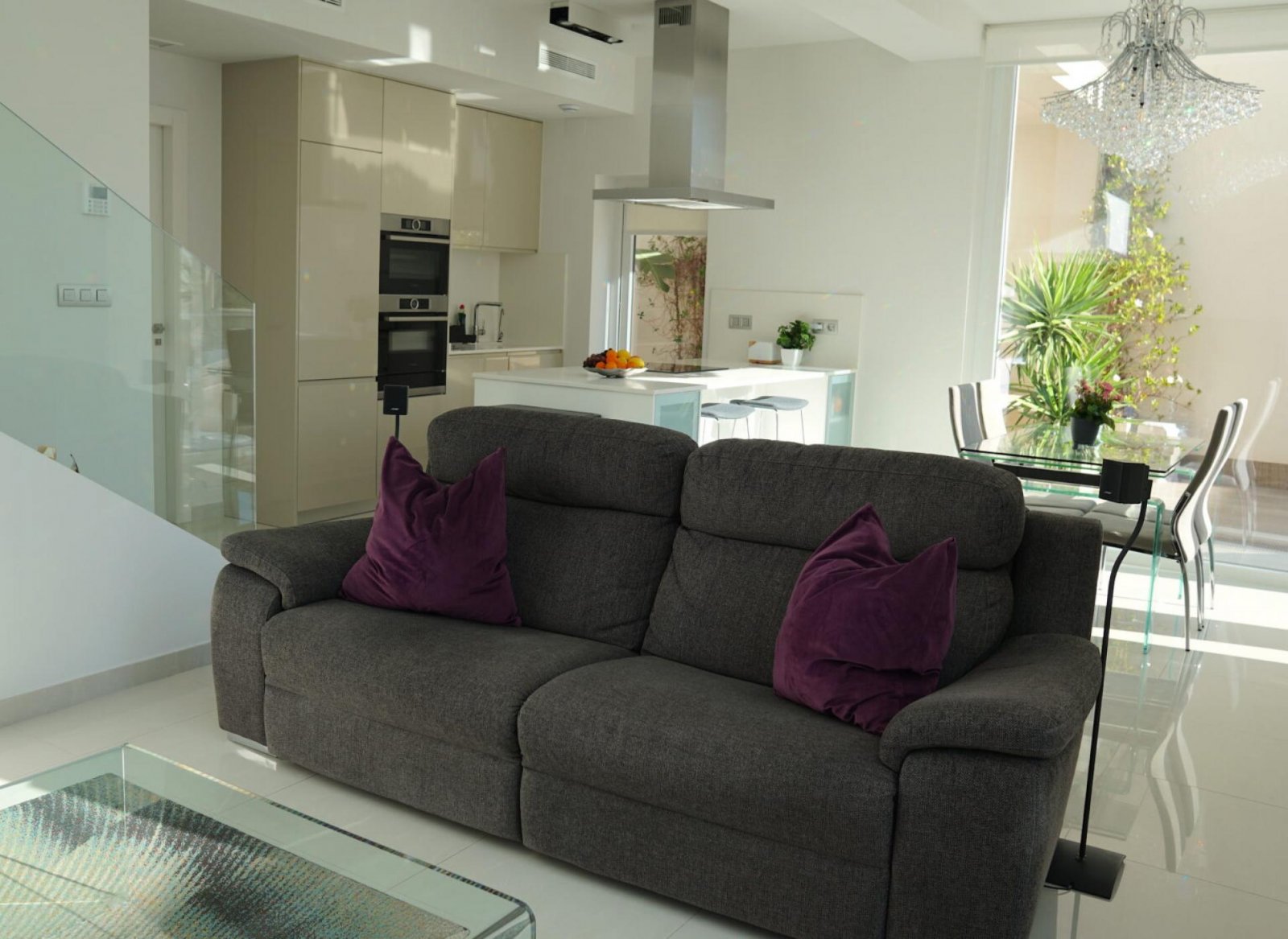 <p>Villa provided with 3 Bedrooms and 3 Bathrooms, private swimming pool and parking space on own plot. </p><p>This Beautiful property has distribu...