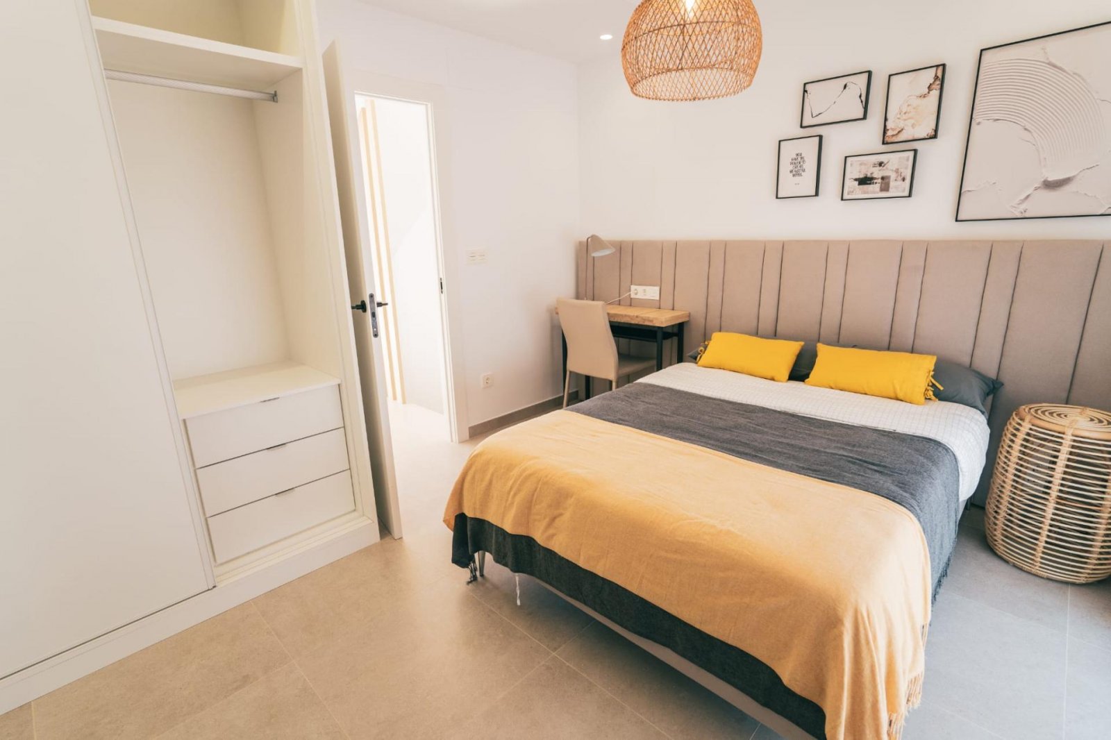 <p>Villa provided with 3 Bedrooms and 3 Bathrooms, private swimming pool and parking space on own plot. </p><p>New promotion of 17 independent vill...