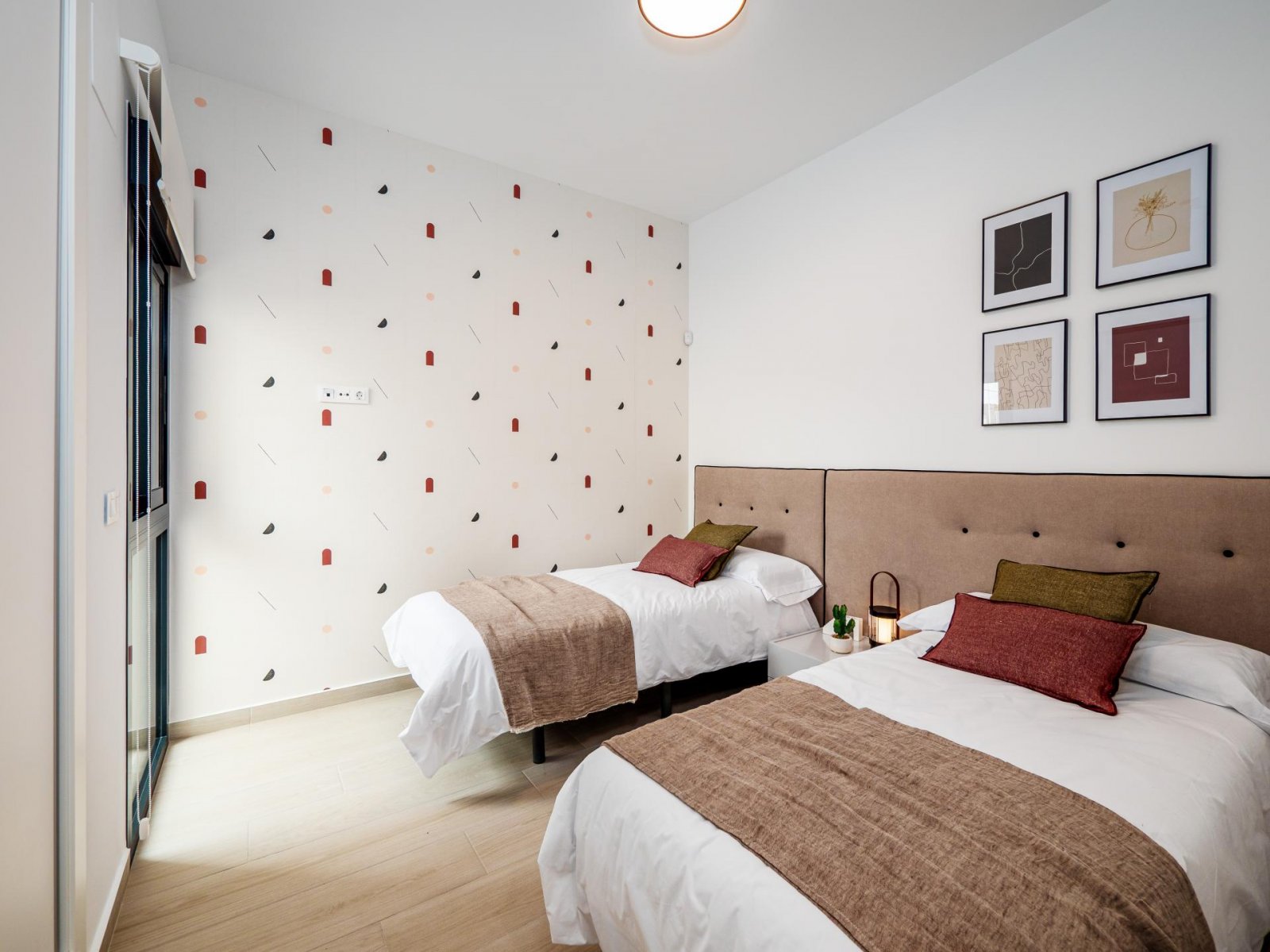 <p>Villa provided with 3 Bedrooms and 2 Bathrooms, private swimming pool and parking space on own plot. </p><p>This project consists of 10 single-s...