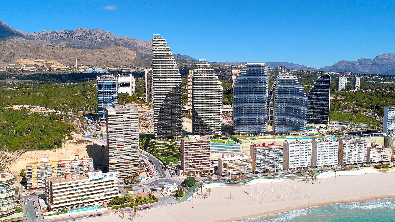 <p>Apartment with terrace provided with 2 Bedrooms and 2 Bathrooms, communal swimming pool and optional parking place. </p><p>The development will ...