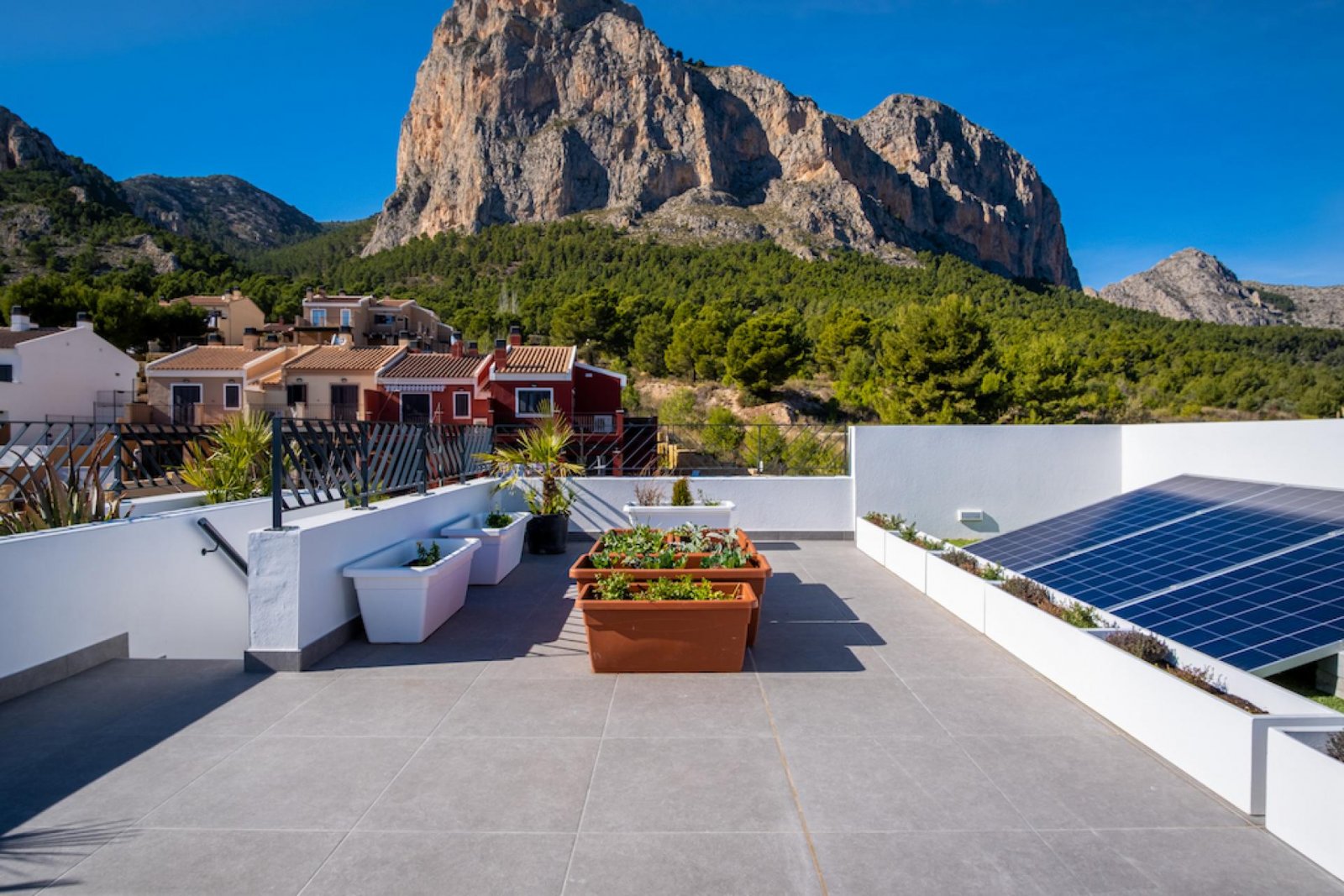<p>Villa provided with 3 Bedrooms and 2 Bathrooms, optional swimming pool and underground garage with cellar. </p><p>Discover these exclusive villa...