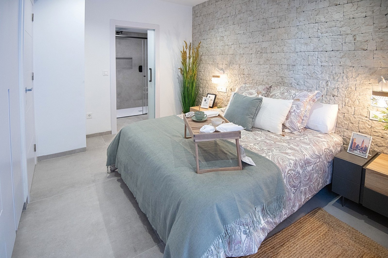 <p>Apartment with terrace provided with 3 Bedrooms and 2 Bathrooms, heated swimming pool and optional underground parking space. </p><p>La LLana To...