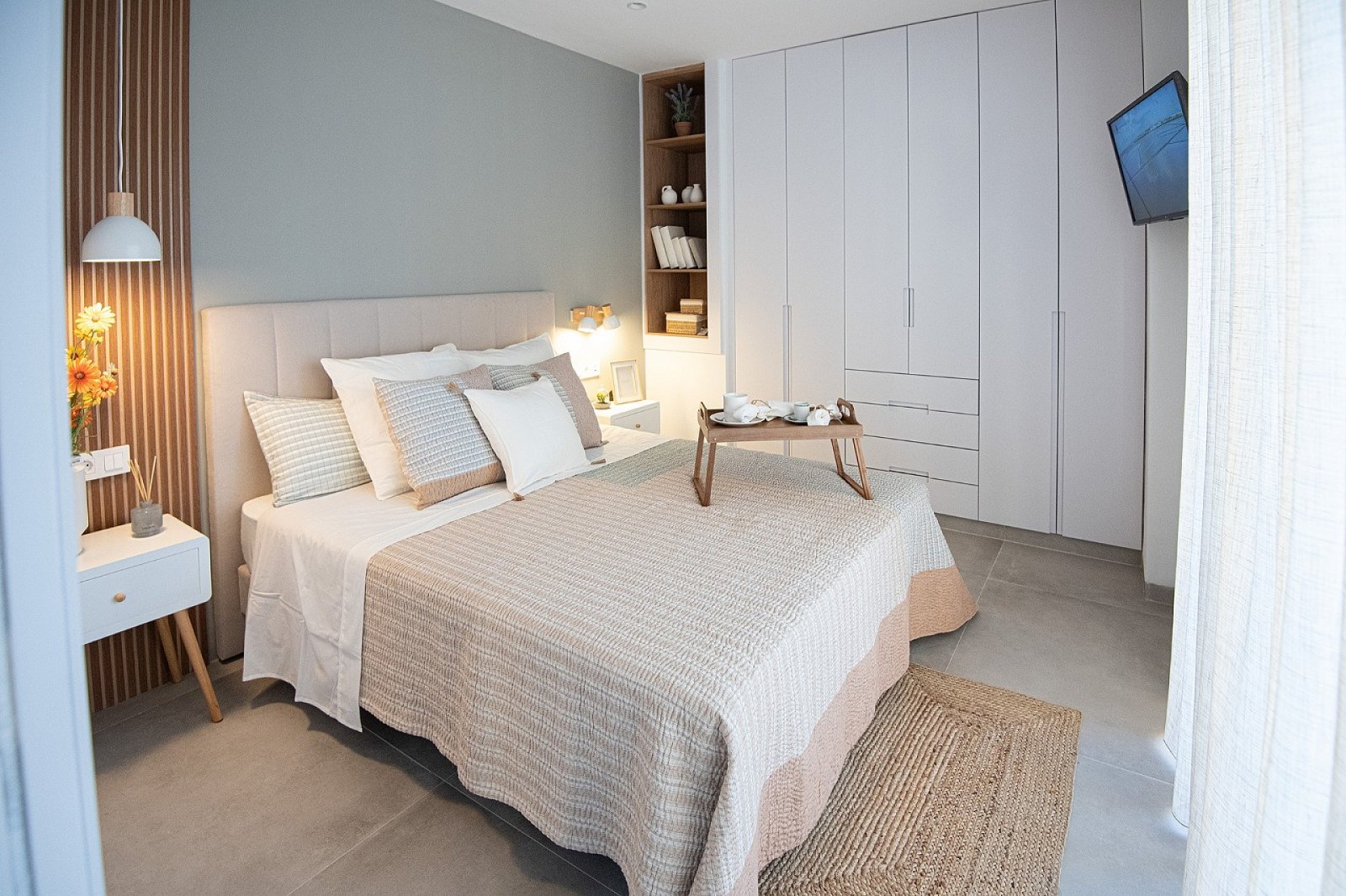 <p>Apartment with terrace provided with 3 Bedrooms and 2 Bathrooms, heated swimming pool and optional underground parking space. </p><p>La LLana To...