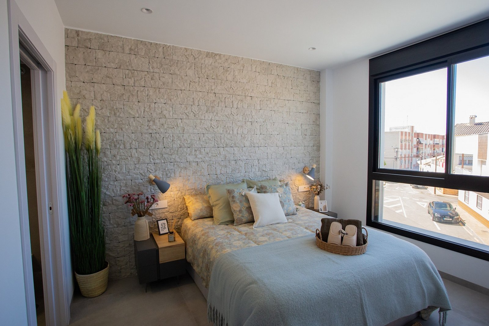 <p>Apartment with terrace provided with 3 Bedrooms and 2 Bathrooms, heated swimming pool and optional underground parking space. </p><p>La LLana To...