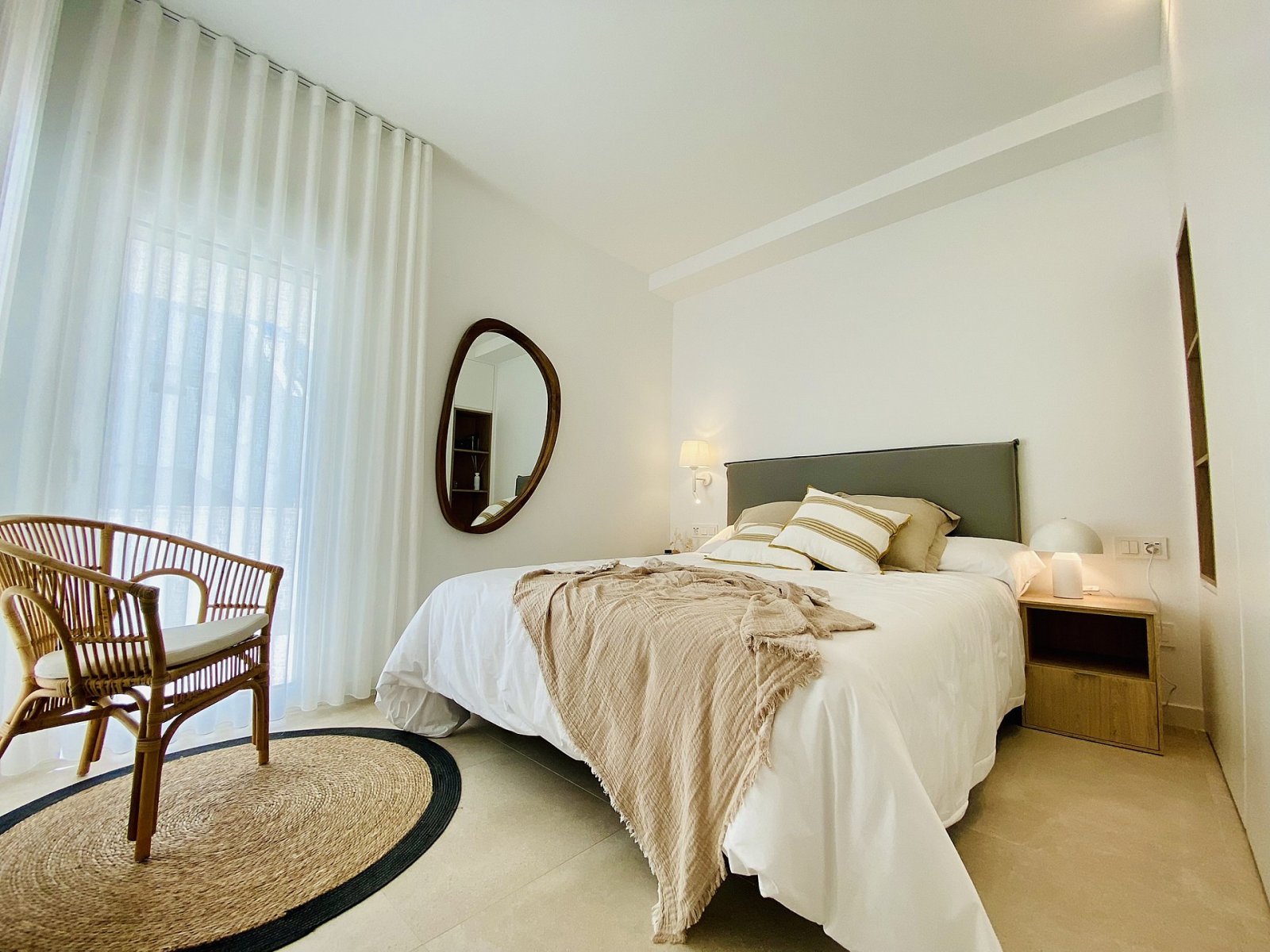 <p>Apartments - solarium provided with 2 Bedrooms and 2 Bathrooms, communal swimming pool and parking spot. </p><p>The area offers both extensive s...