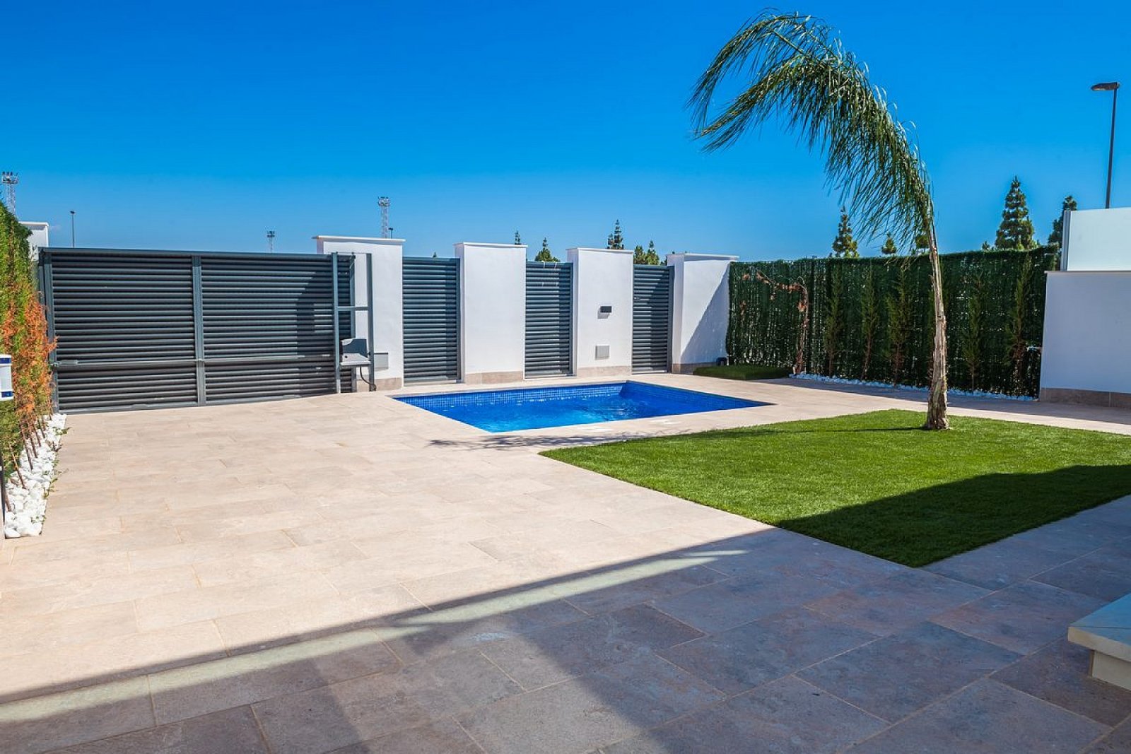 <p>Villa provided with 3 Bedrooms and 2 Bathrooms, private swimming pool and private garage. </p><p>Discover these modern villas in Los Alcázares, ...