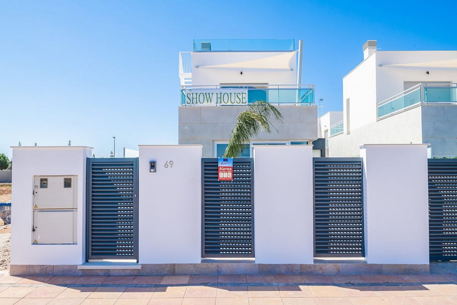 <p>Villa provided with 3 Bedrooms and 2 Bathrooms, private swimming pool and private garage. </p><p>Discover these modern villas in Los Alcázares, ...