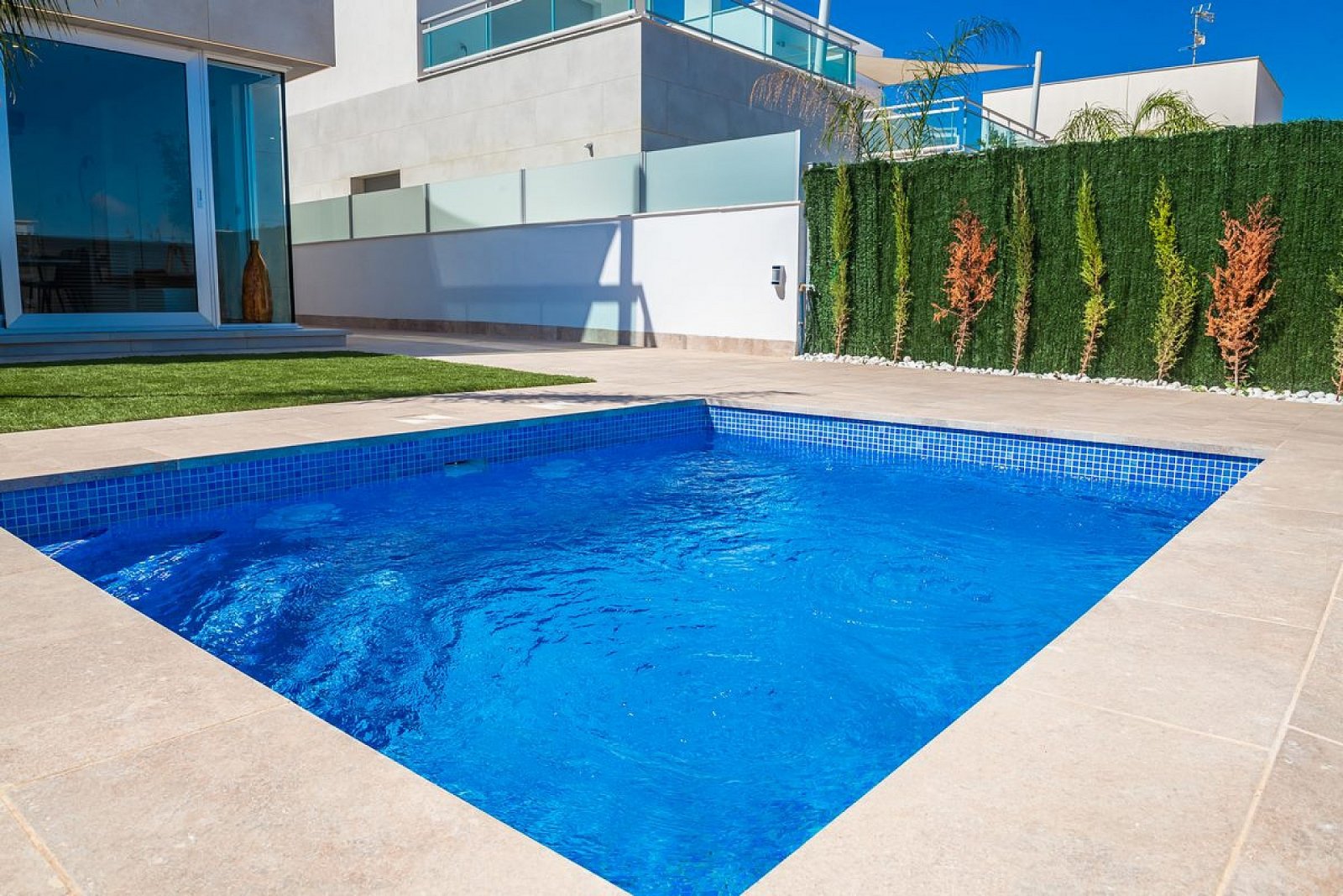 <p>Villa provided with 3 Bedrooms and 2 Bathrooms, private swimming pool and private garage. </p><p>Discover these modern villas in Los Alcázares, ...