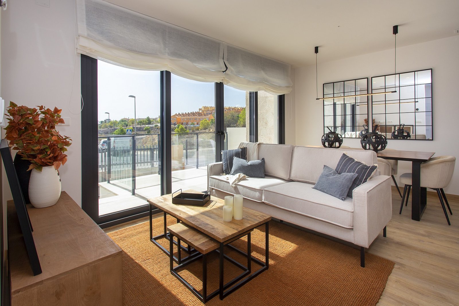 <p>Villa provided with 3 Bedrooms and 2 Bathrooms, communal swimming pool and private garage. </p><p>We present you an incredible project of 54 bun...
