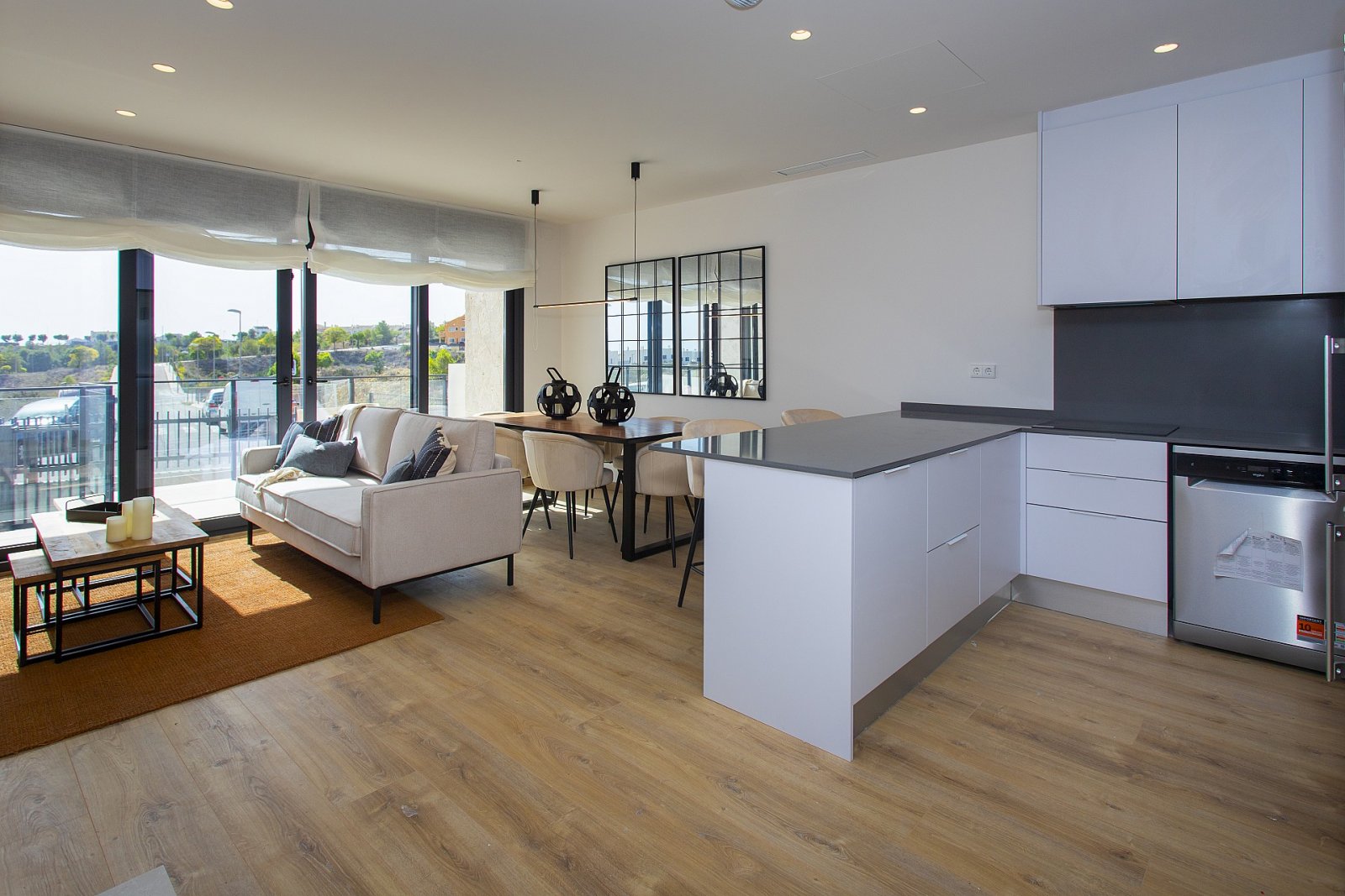<p>Villa provided with 3 Bedrooms and 2 Bathrooms, communal swimming pool and private garage. </p><p>We present you an incredible project of 54 bun...