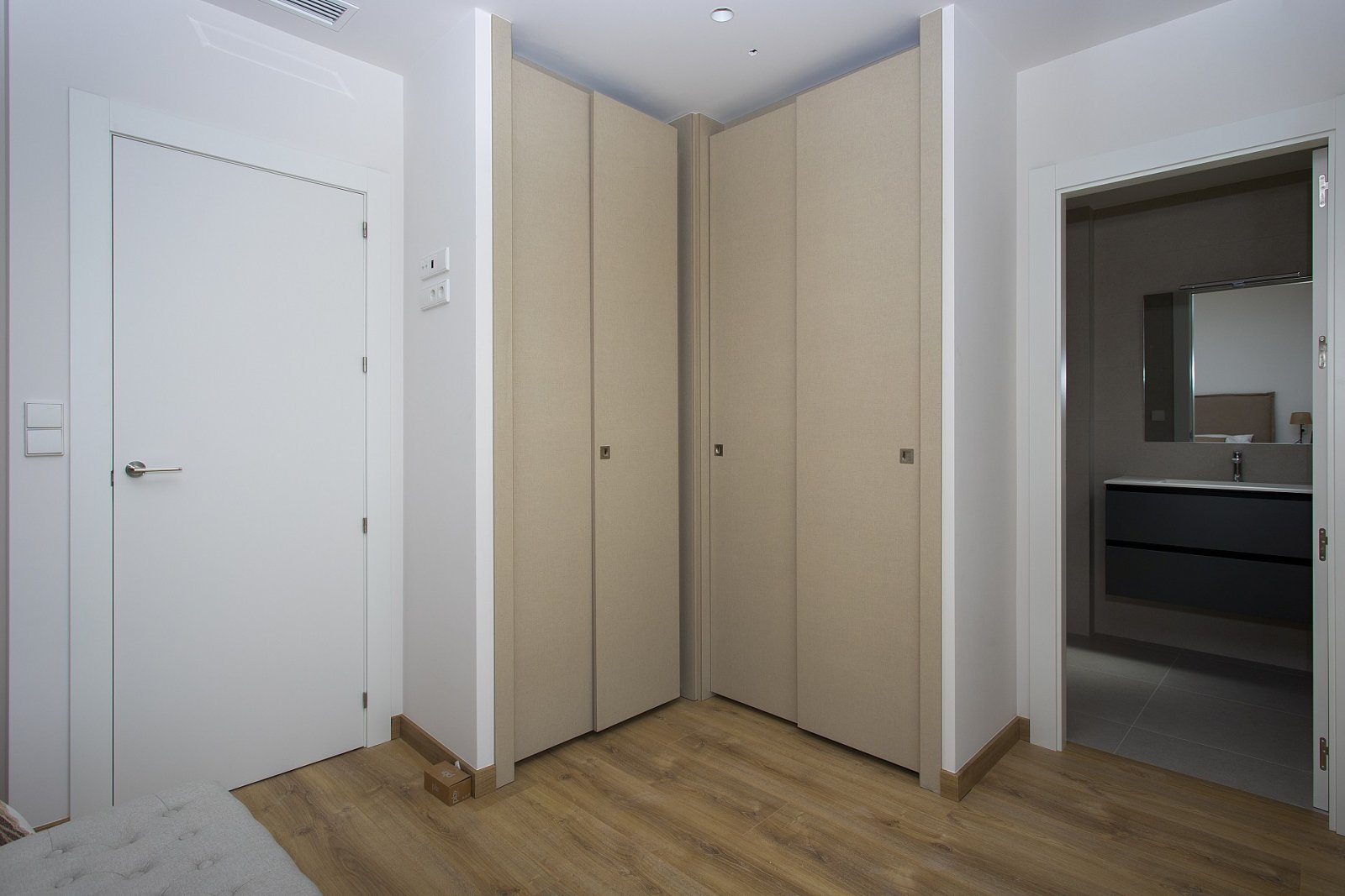<p>Villa provided with 3 Bedrooms and 2 Bathrooms, communal swimming pool and private garage. </p><p>We present you an incredible project of 54 bun...