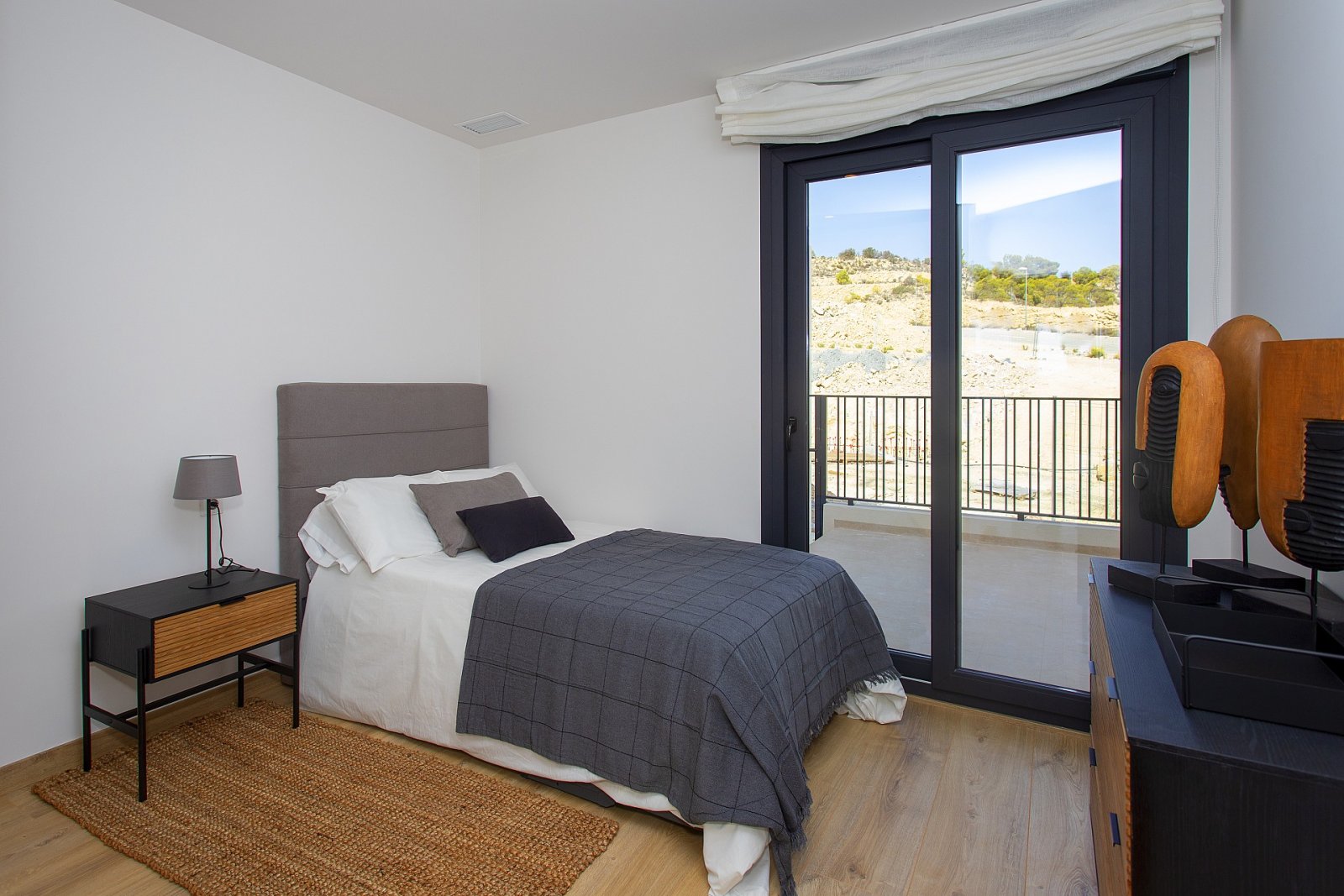 <p>Villa provided with 3 Bedrooms and 2 Bathrooms, communal swimming pool and private garage. </p><p>We present you an incredible project of 54 bun...