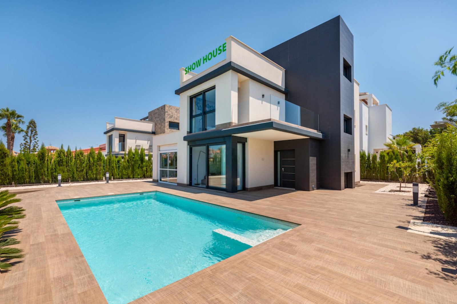 <p>Villa provided with 3 Bedrooms and 3 Bathrooms, private swimming pool and parking space on own plot. </p><p>Discover these beautiful new build v...