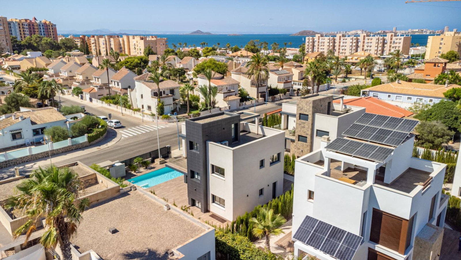 <p>Villa provided with 3 Bedrooms and 3 Bathrooms, private swimming pool and parking space on own plot. </p><p>Discover these beautiful new build v...