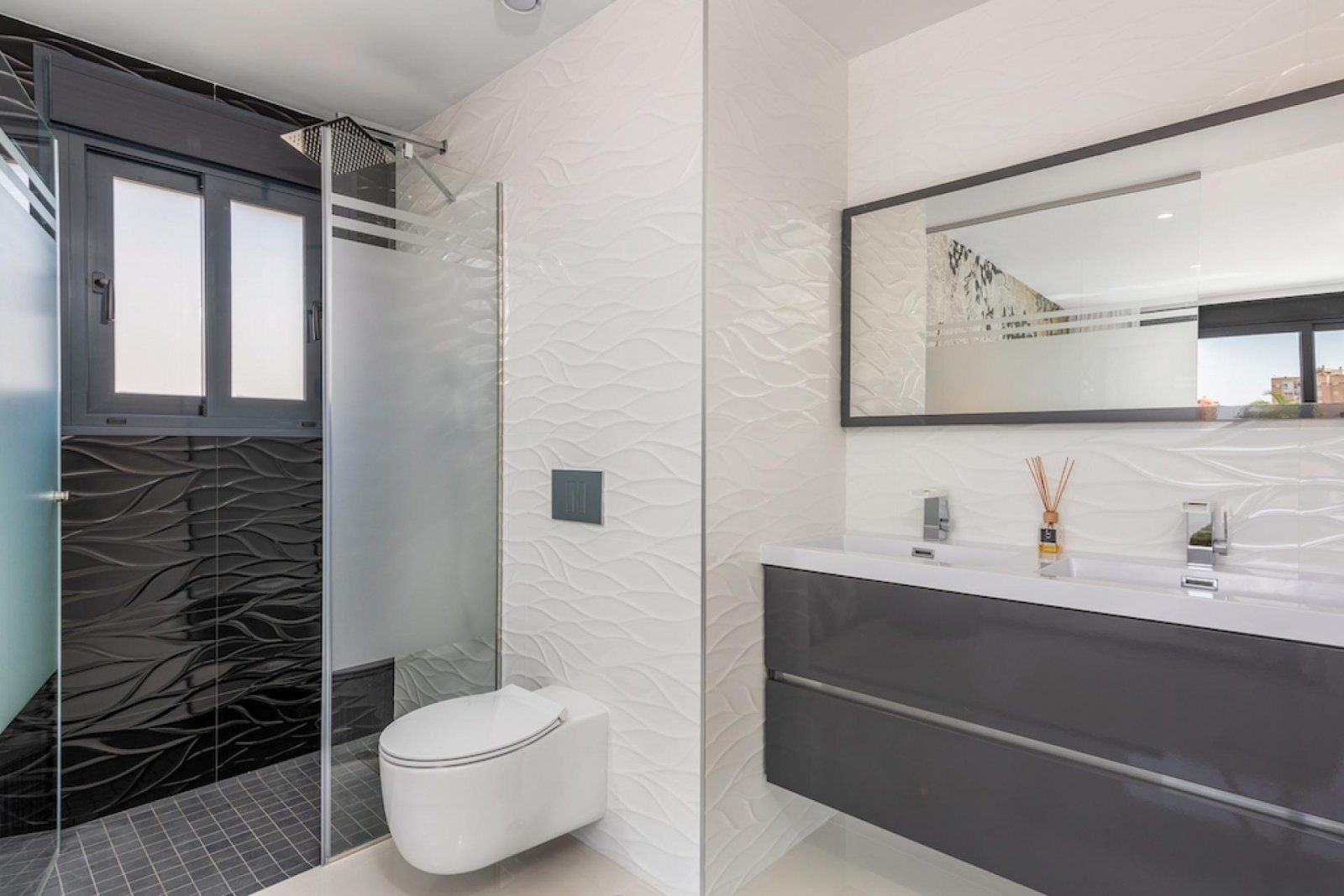 <p>Villa provided with 3 Bedrooms and 3 Bathrooms, private swimming pool and parking space on own plot. </p><p>Discover these beautiful new build v...