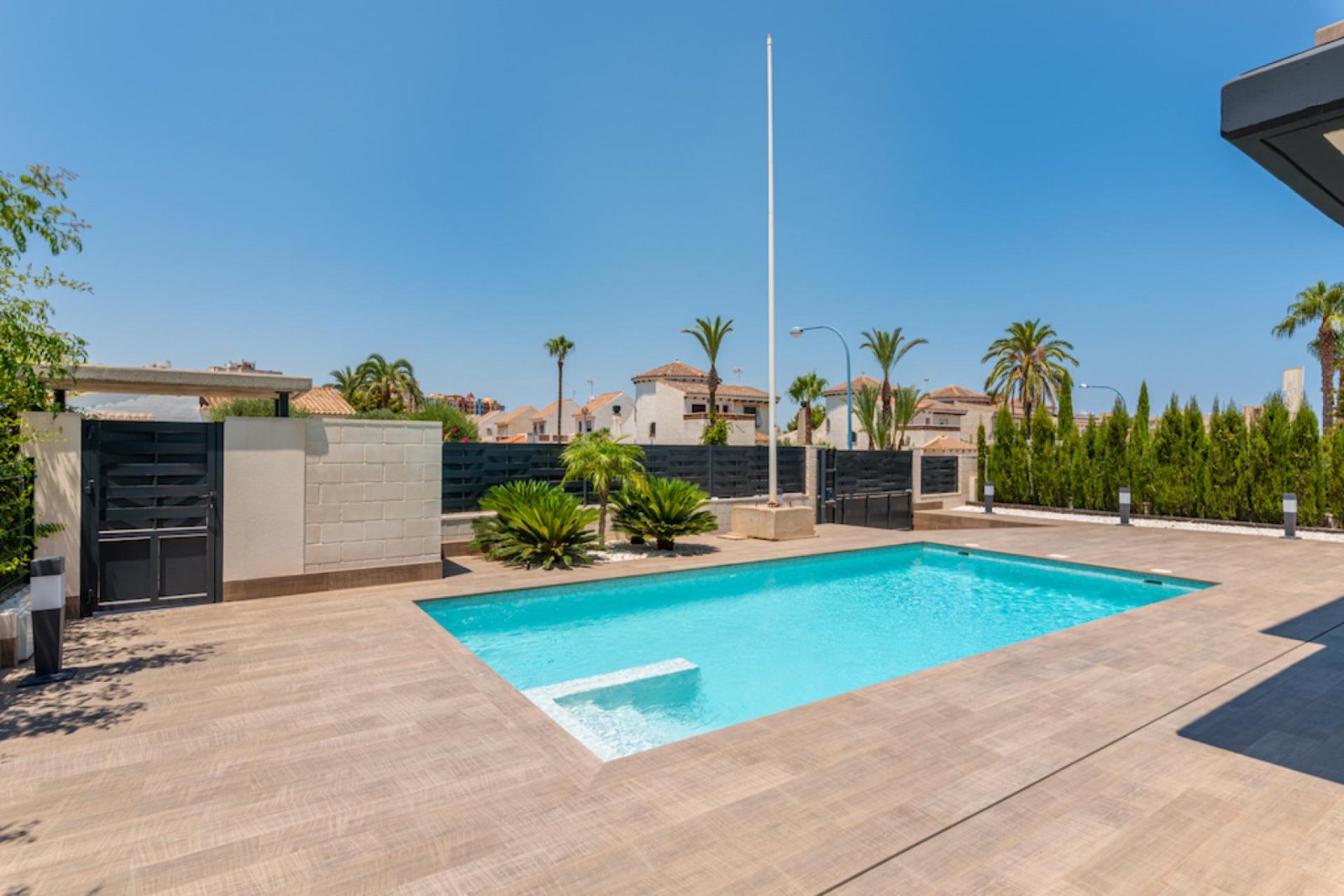<p>Villa provided with 3 Bedrooms and 3 Bathrooms, private swimming pool and parking space on own plot. </p><p>Discover these beautiful new build v...