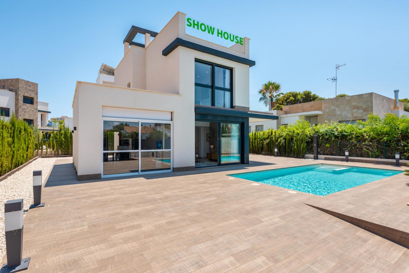 <p>Villa provided with 3 Bedrooms and 3 Bathrooms, private swimming pool and parking space on own plot. </p><p>Discover these beautiful new build v...