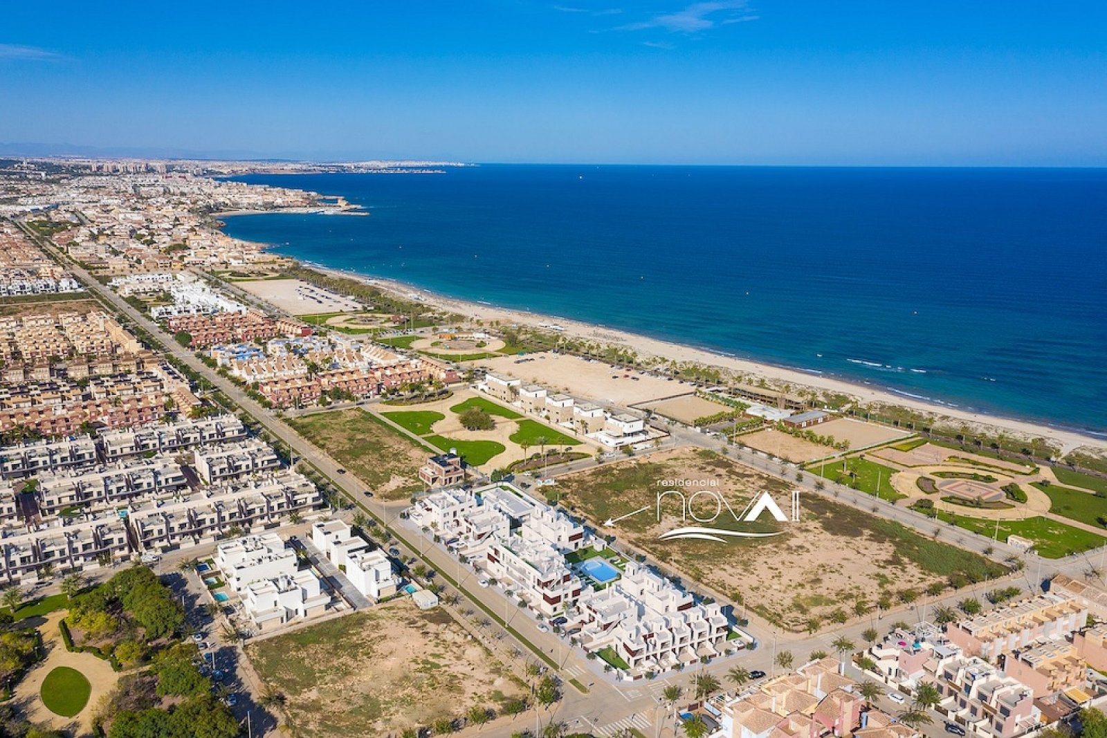<p>Terraced villa provided with 3 Bedrooms and 2 Bathrooms, communal swimming pool and optional underground parking & storage room. </p><p>Welcome ...