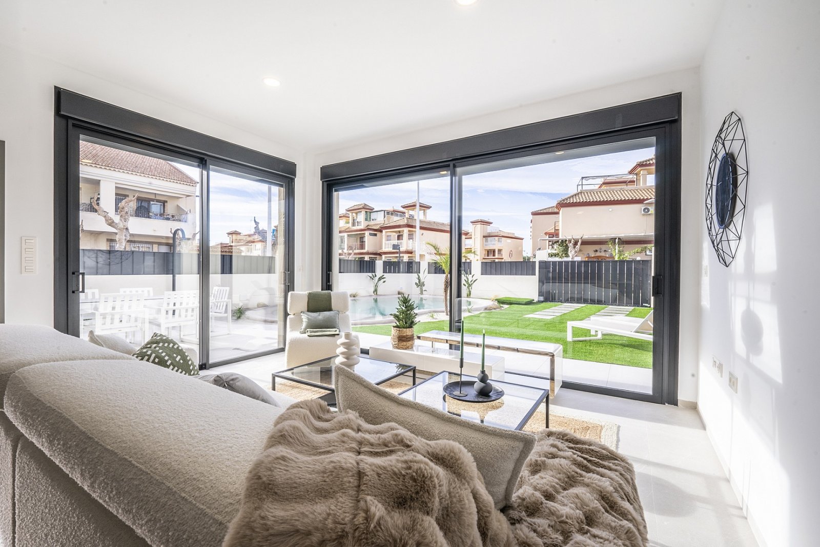 <p>Villa provided with 3 Bedrooms and 2 Bathrooms, private swimming pool and parking space on own plot. </p><p>These new build villas offer a conte...