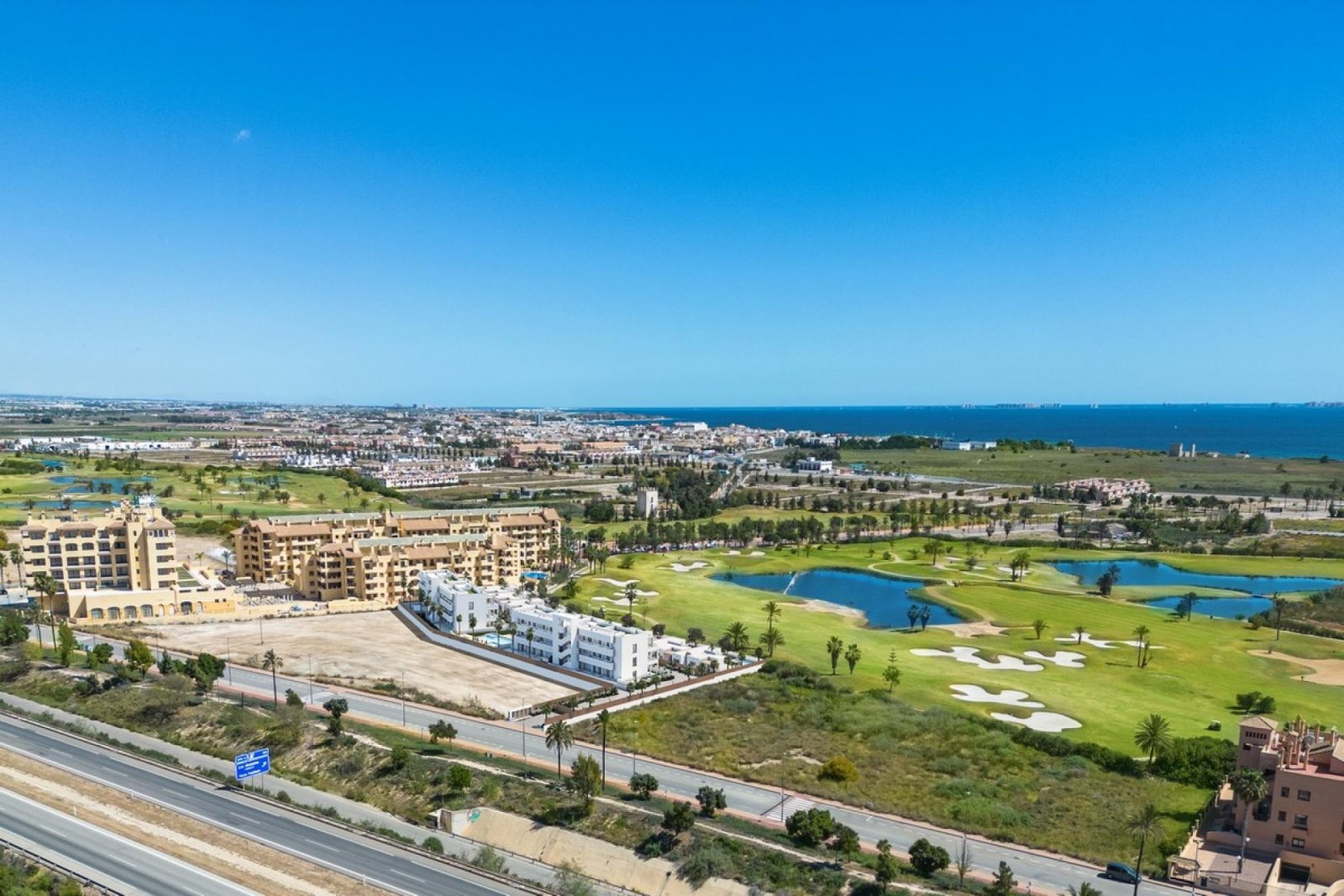 <p>Villa with basement provided with 3 Bedrooms and 2 Bathrooms, private swimming pool and parking space on own plot. </p><p>The residential is com...