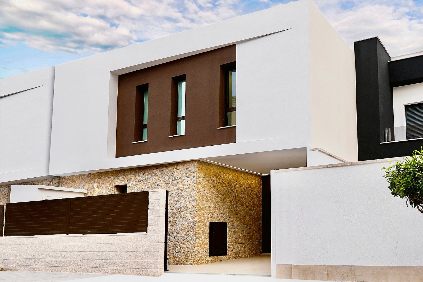 Komfortable Luxusvilla mit Pooloption und Parkplatz
