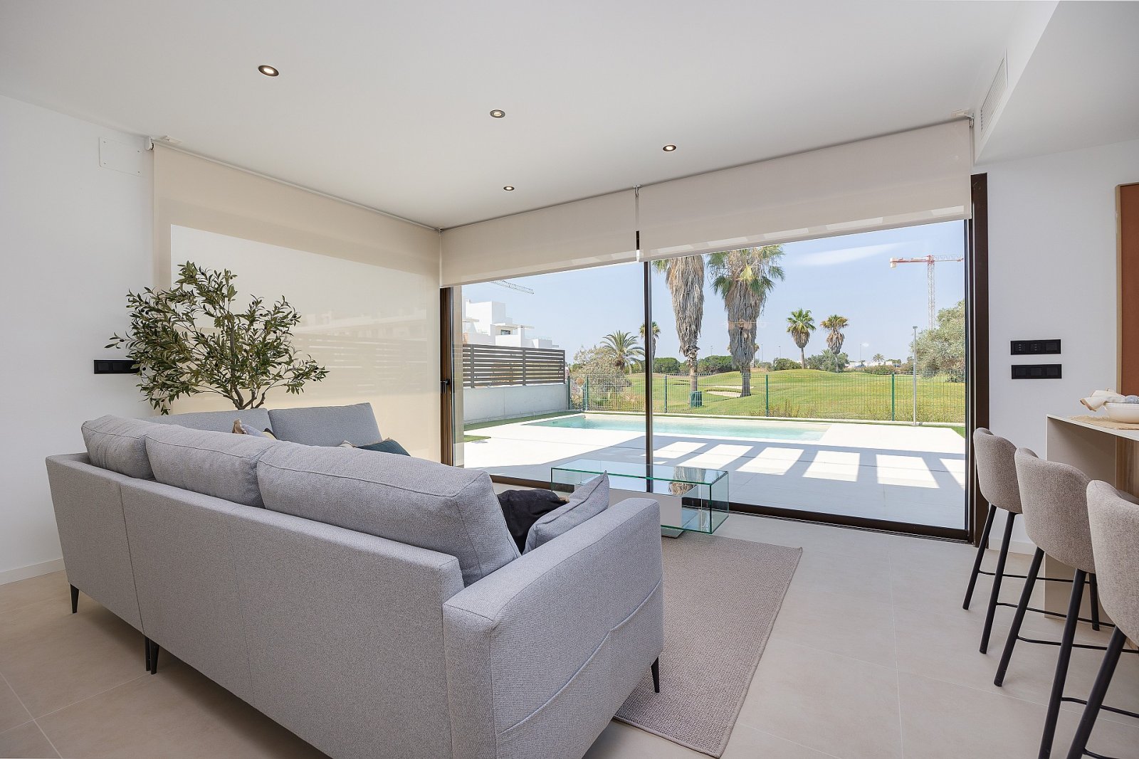 <p>Villa provided with 4 Bedrooms and 4 Bathrooms, private swimming pool and underground garage with cellar. </p><p>Los Alcázares is located on the...