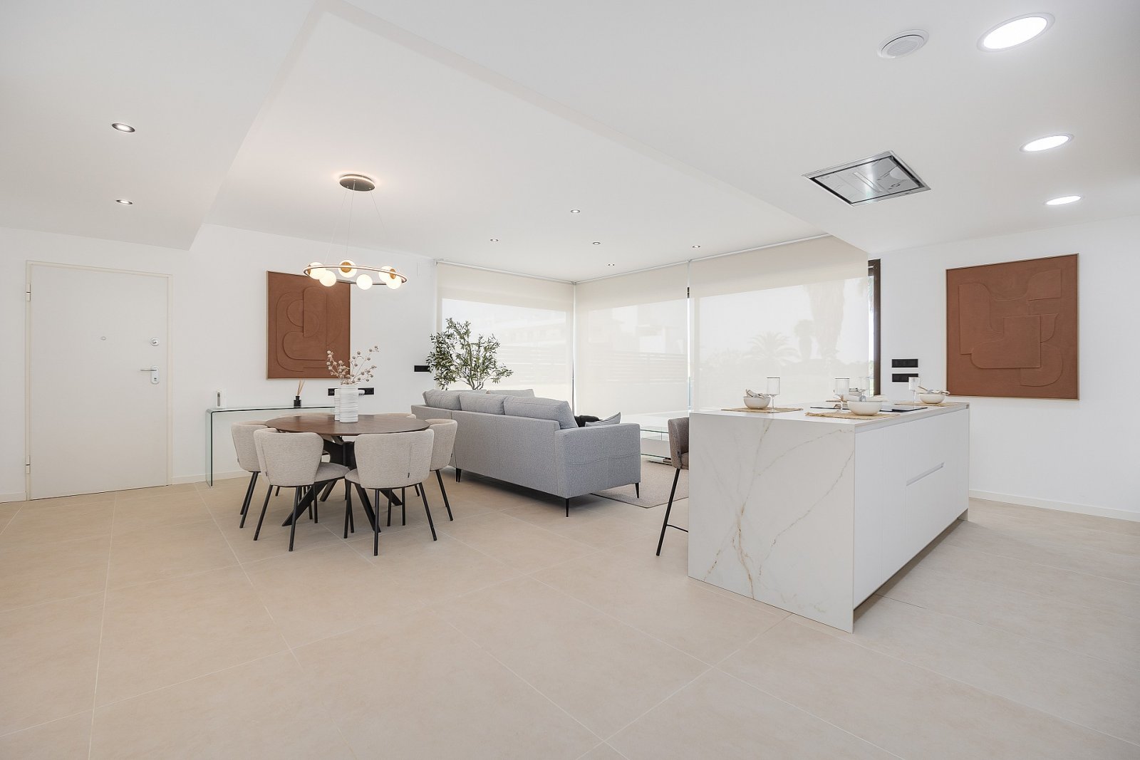 <p>Villa provided with 4 Bedrooms and 4 Bathrooms, private swimming pool and underground garage with cellar. </p><p>Los Alcázares is located on the...