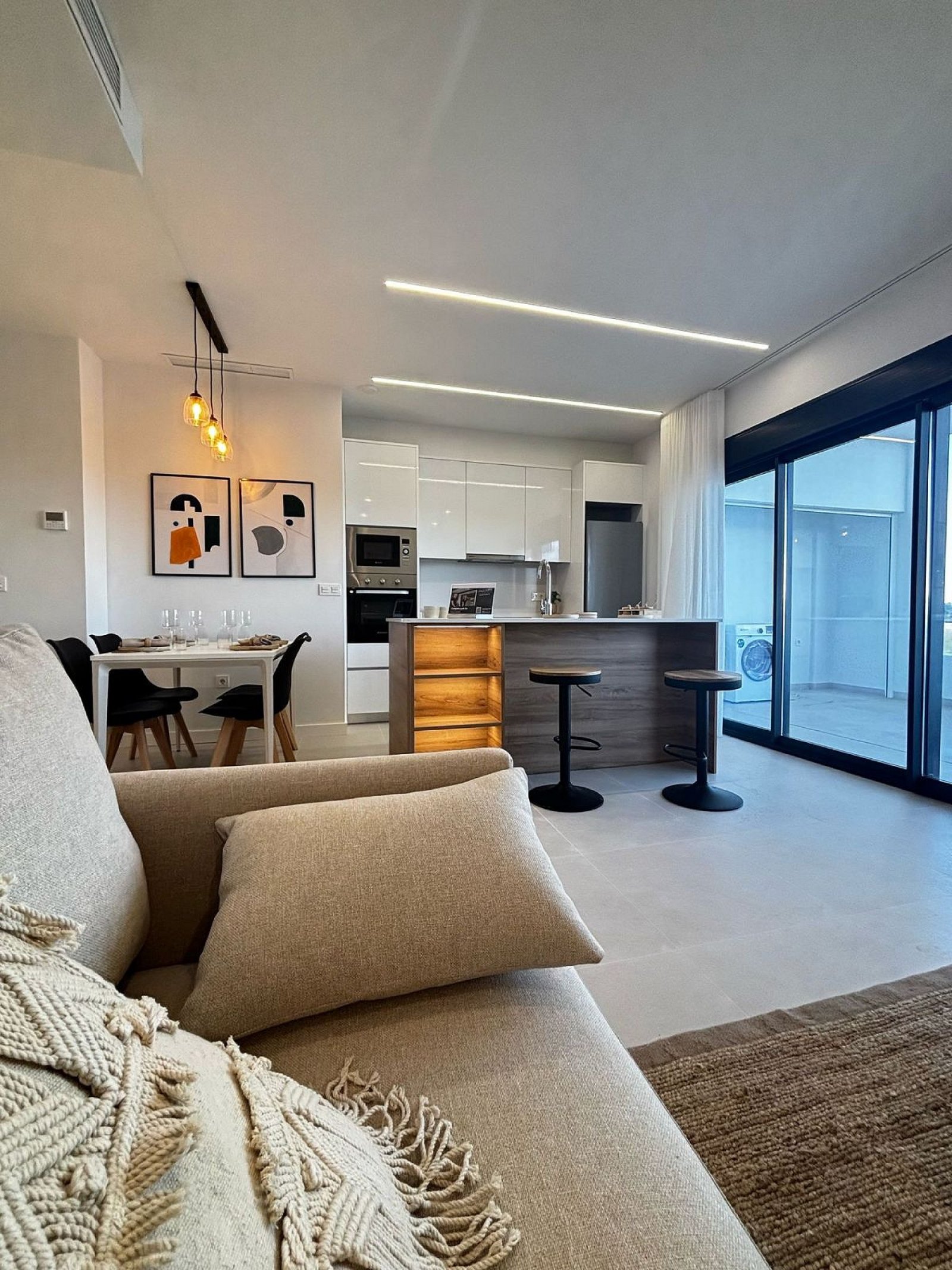 <p>Apartment with terrace provided with 2 Bedrooms and 2 Bathrooms, communal swimming pool and parking spot. </p>