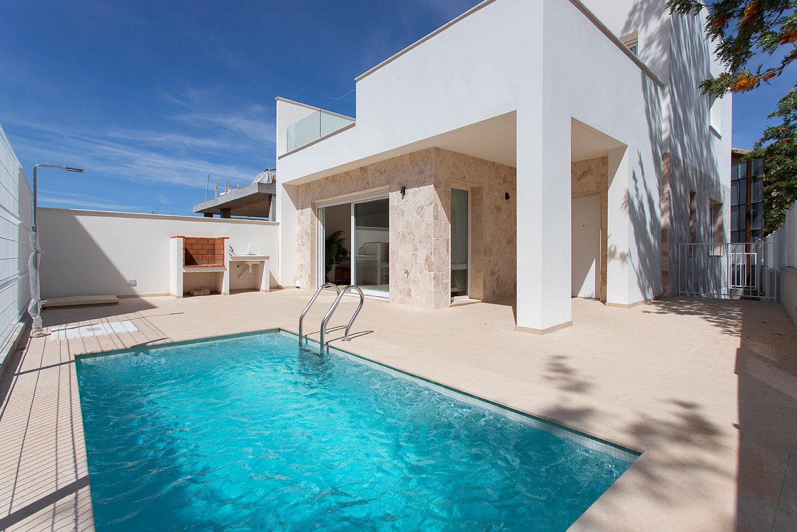 <p>Villa provided with 3 Bedrooms and 3 Bathrooms, private swimming pool and parking space on own plot. </p><p>The properties have top quality sani...