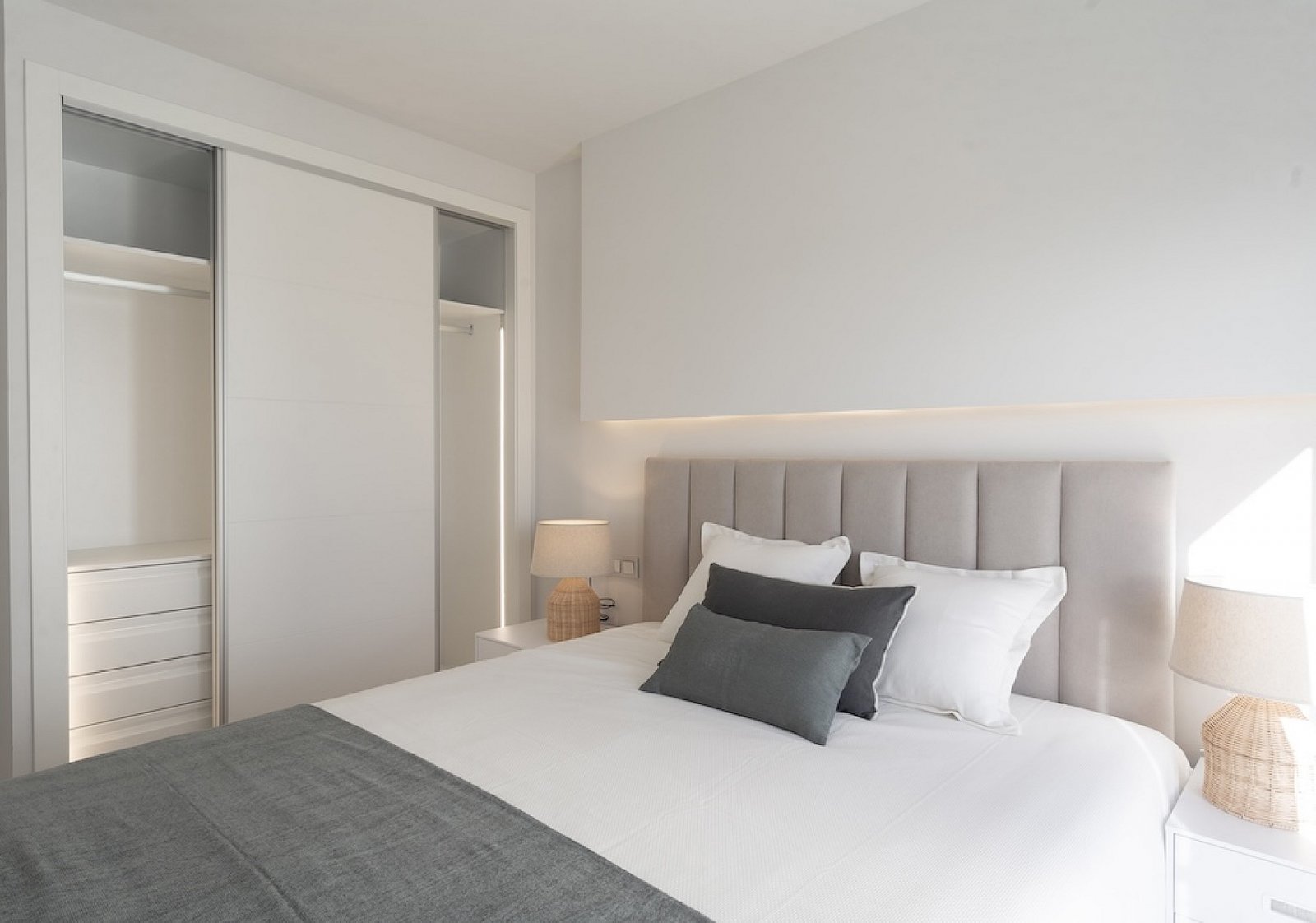 <p>Apartment with garden provided with 2 Bedrooms and 2 Bathrooms, communal swimming pool and underground parking space. </p><p>Modern frontline se...