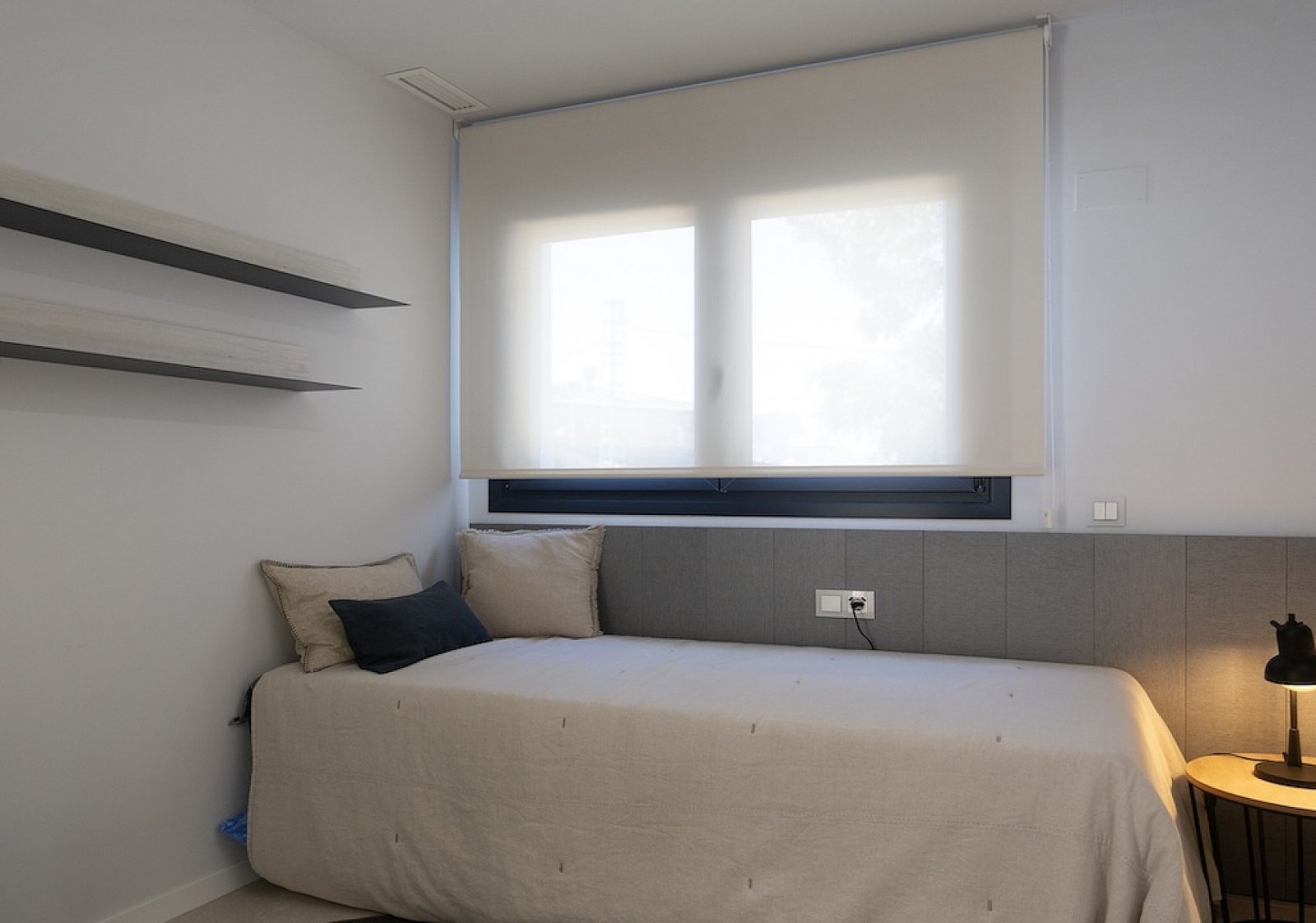 <p>Apartment with garden provided with 2 Bedrooms and 2 Bathrooms, communal swimming pool and underground parking space. </p><p>Modern frontline se...