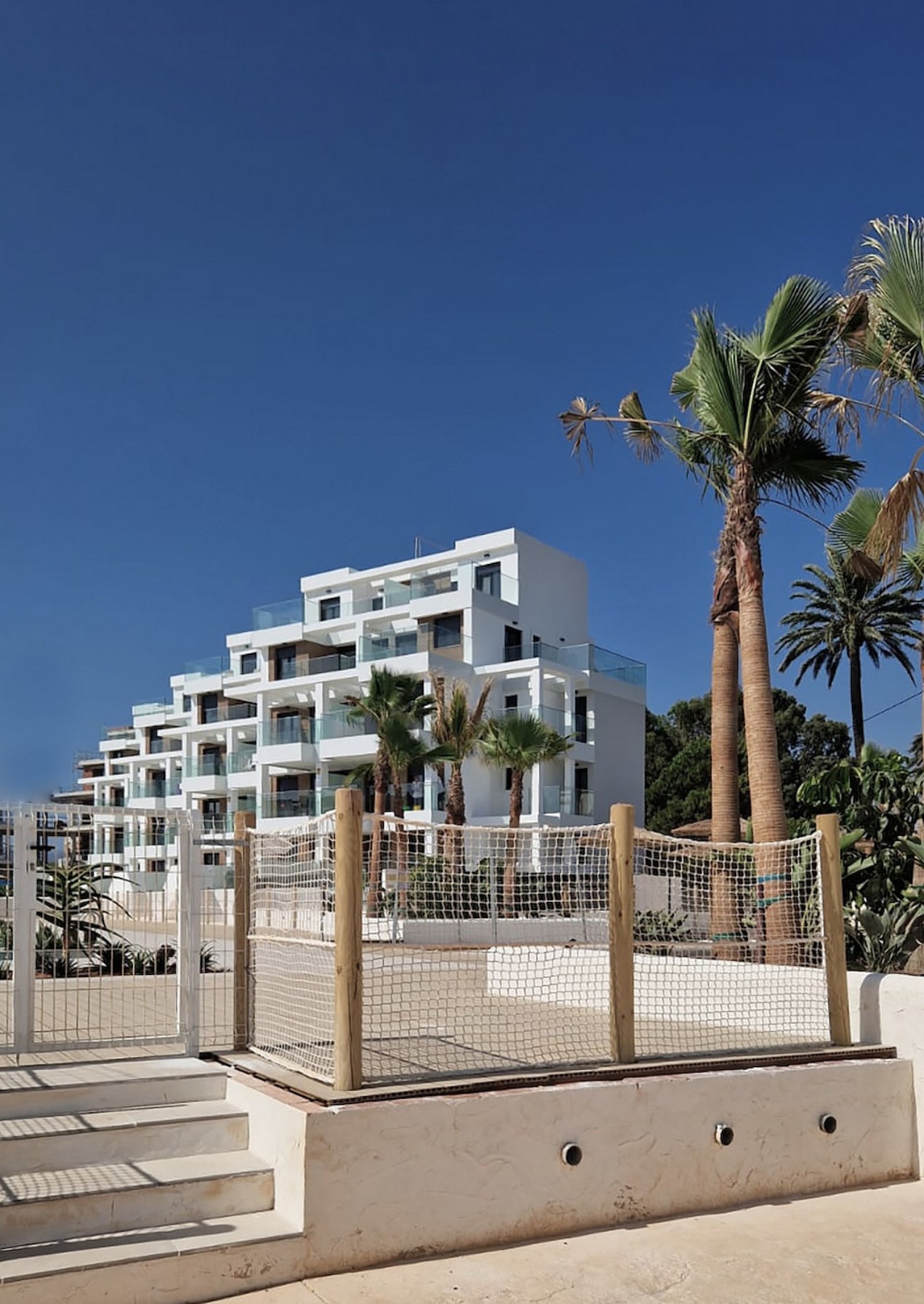 <p>Apartment with garden provided with 2 Bedrooms and 2 Bathrooms, communal swimming pool and underground parking space. </p><p>Modern frontline se...
