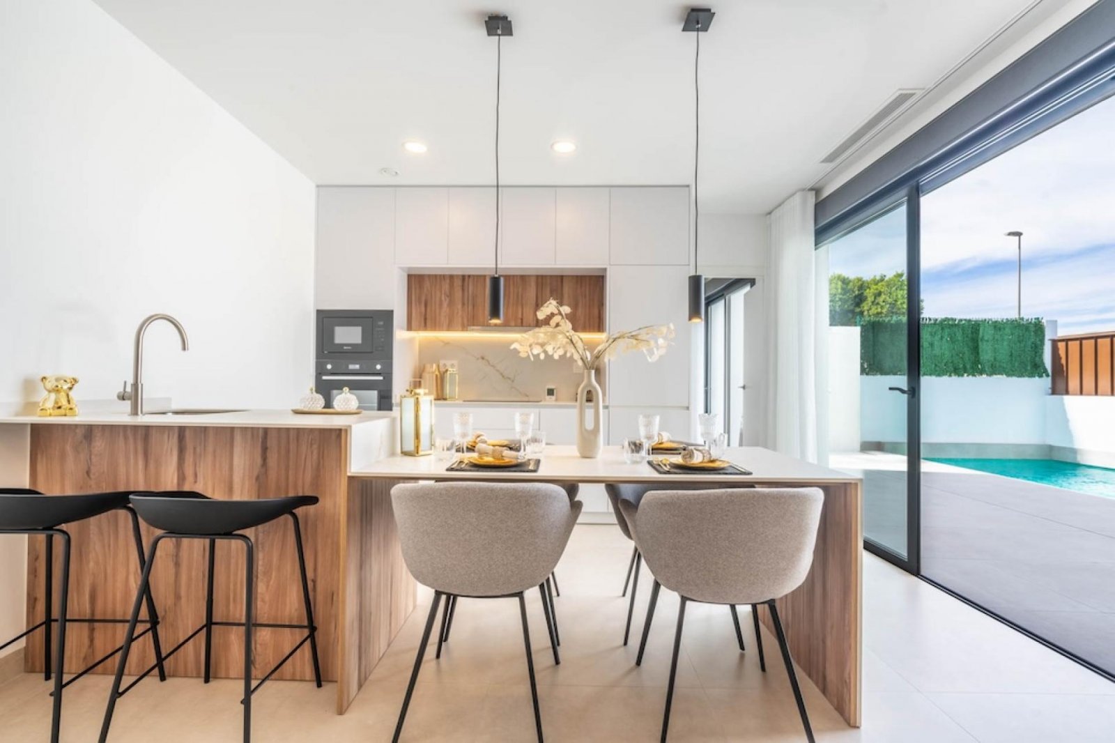 <p>Villa provided with 3 Bedrooms and 2 Bathrooms, private swimming pool and parking space on own plot. </p><p>Luxury bungalows with beautiful moun...