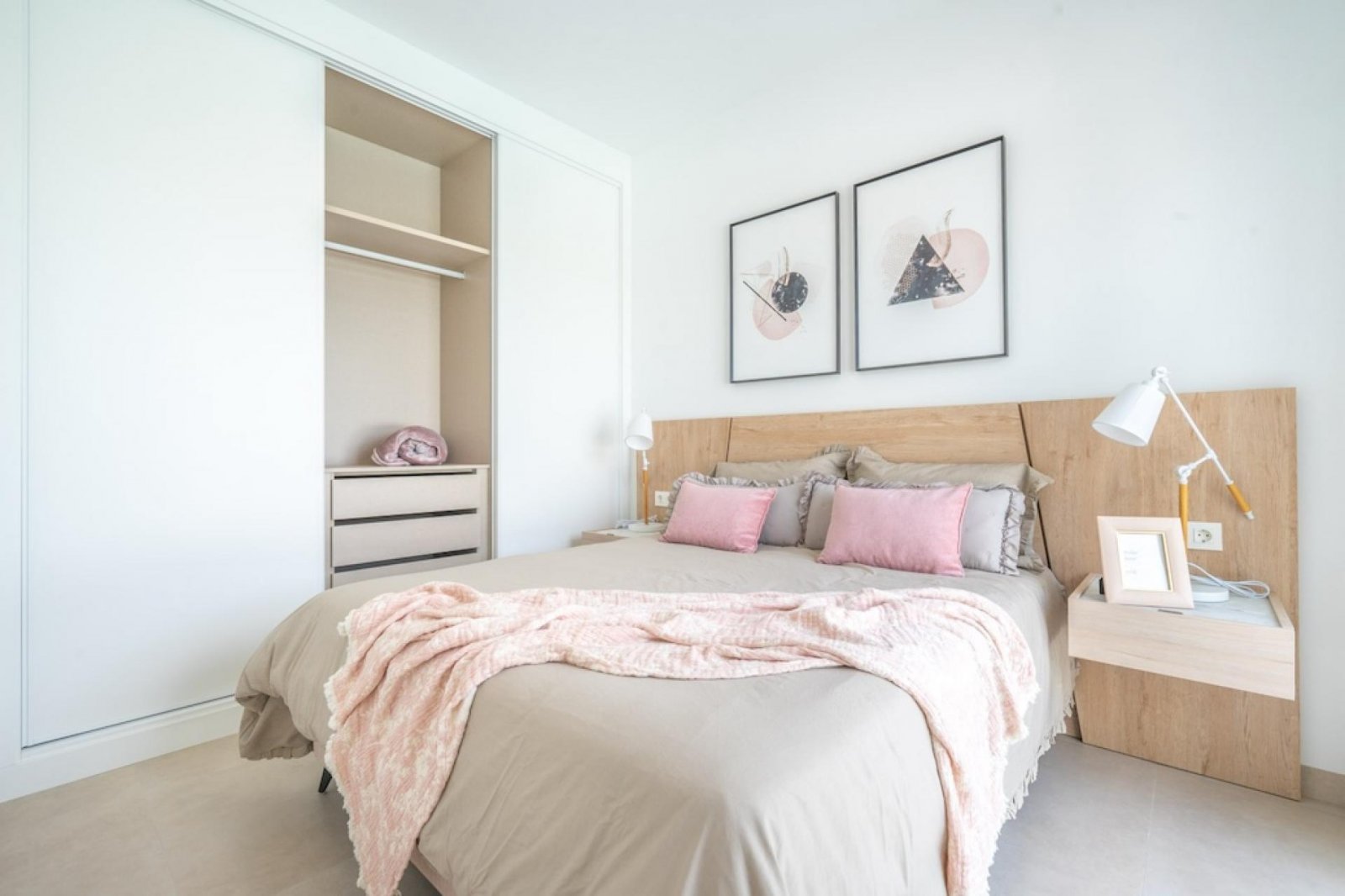 <p>Villa provided with 3 Bedrooms and 2 Bathrooms, private swimming pool and parking space on own plot. </p><p>Luxury bungalows with beautiful moun...