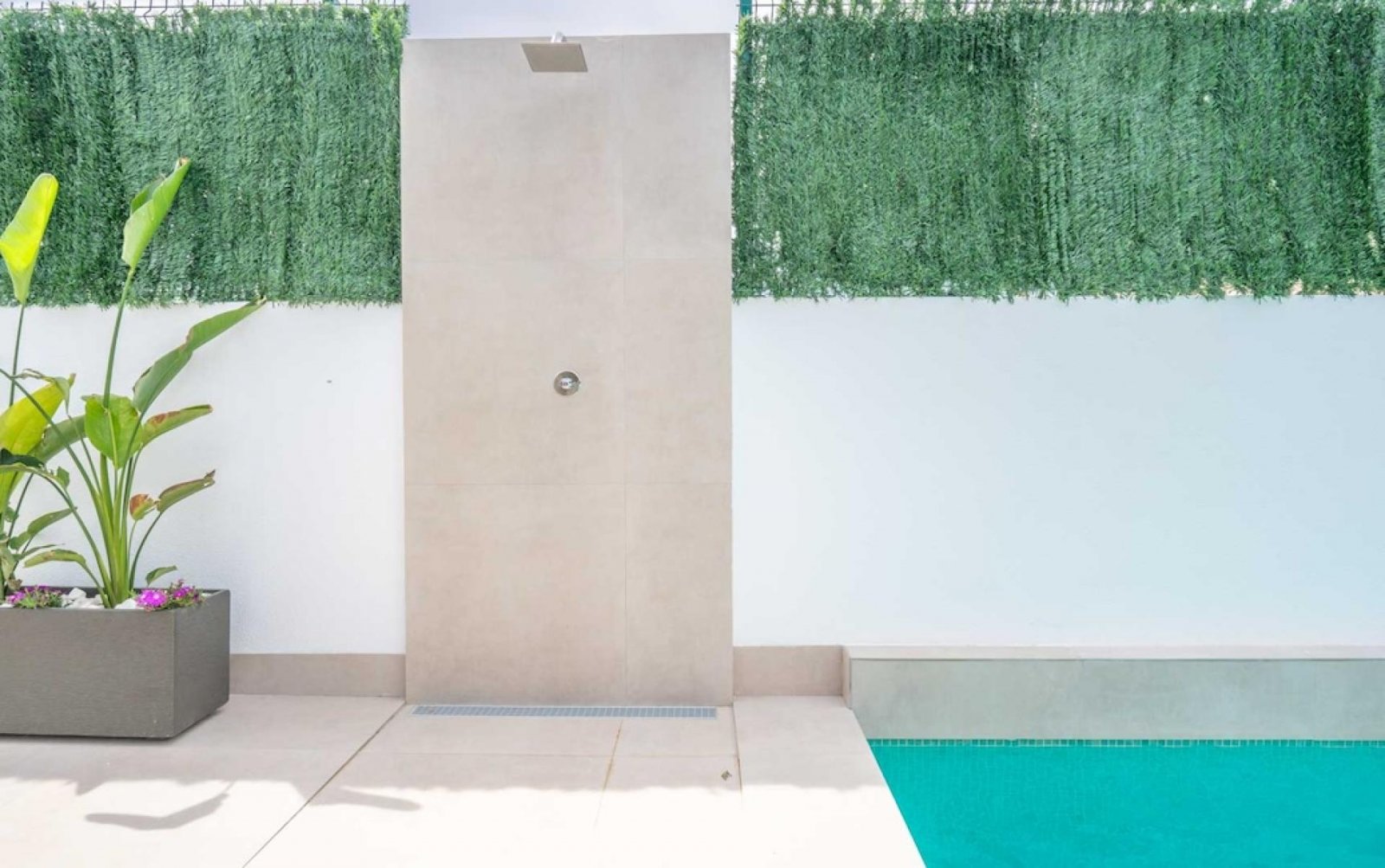 <p>Villa provided with 3 Bedrooms and 2 Bathrooms, private swimming pool and parking space on own plot. </p><p>Luxury bungalows with beautiful moun...